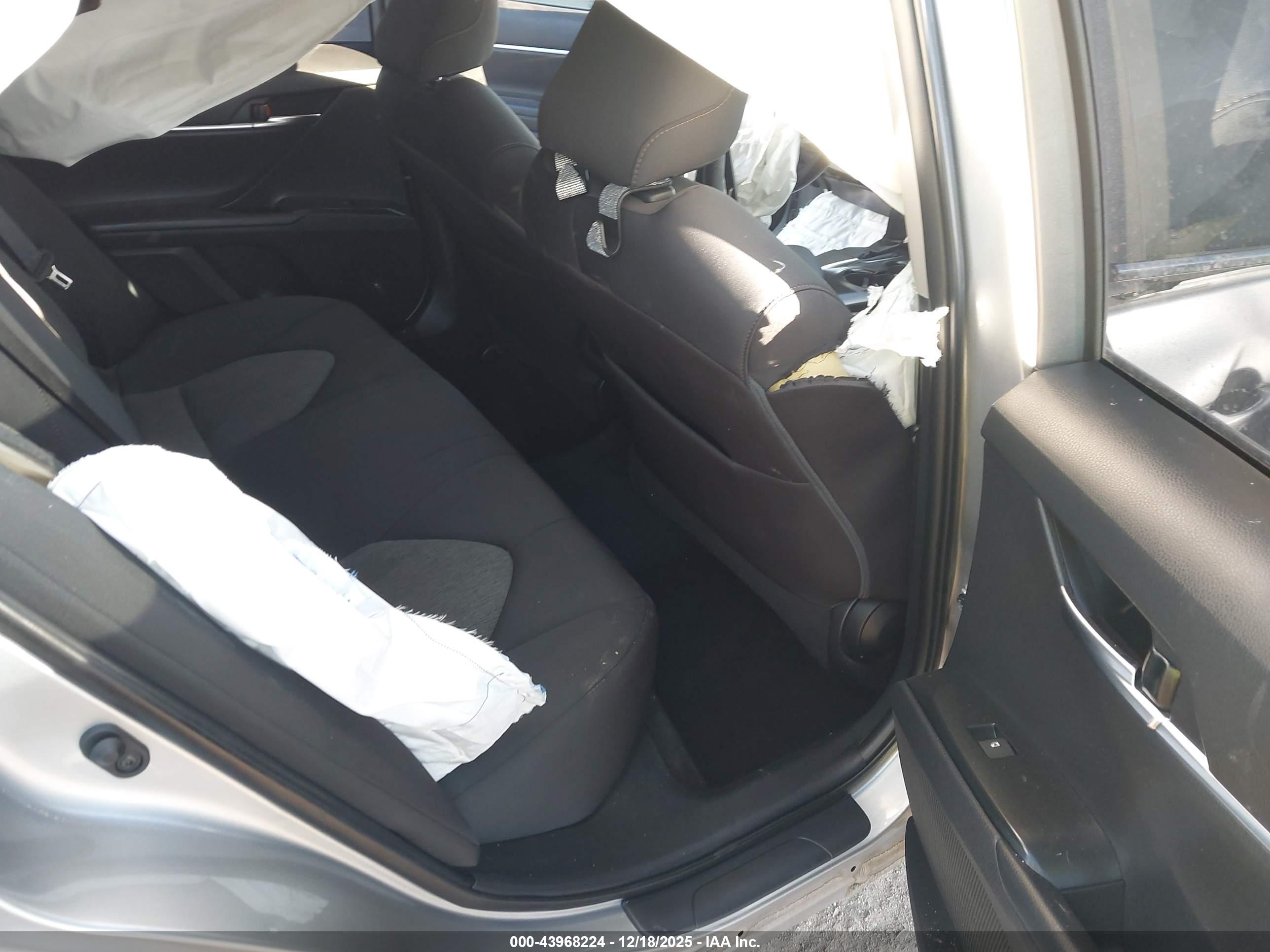 TOYOTA CAMRY image 8