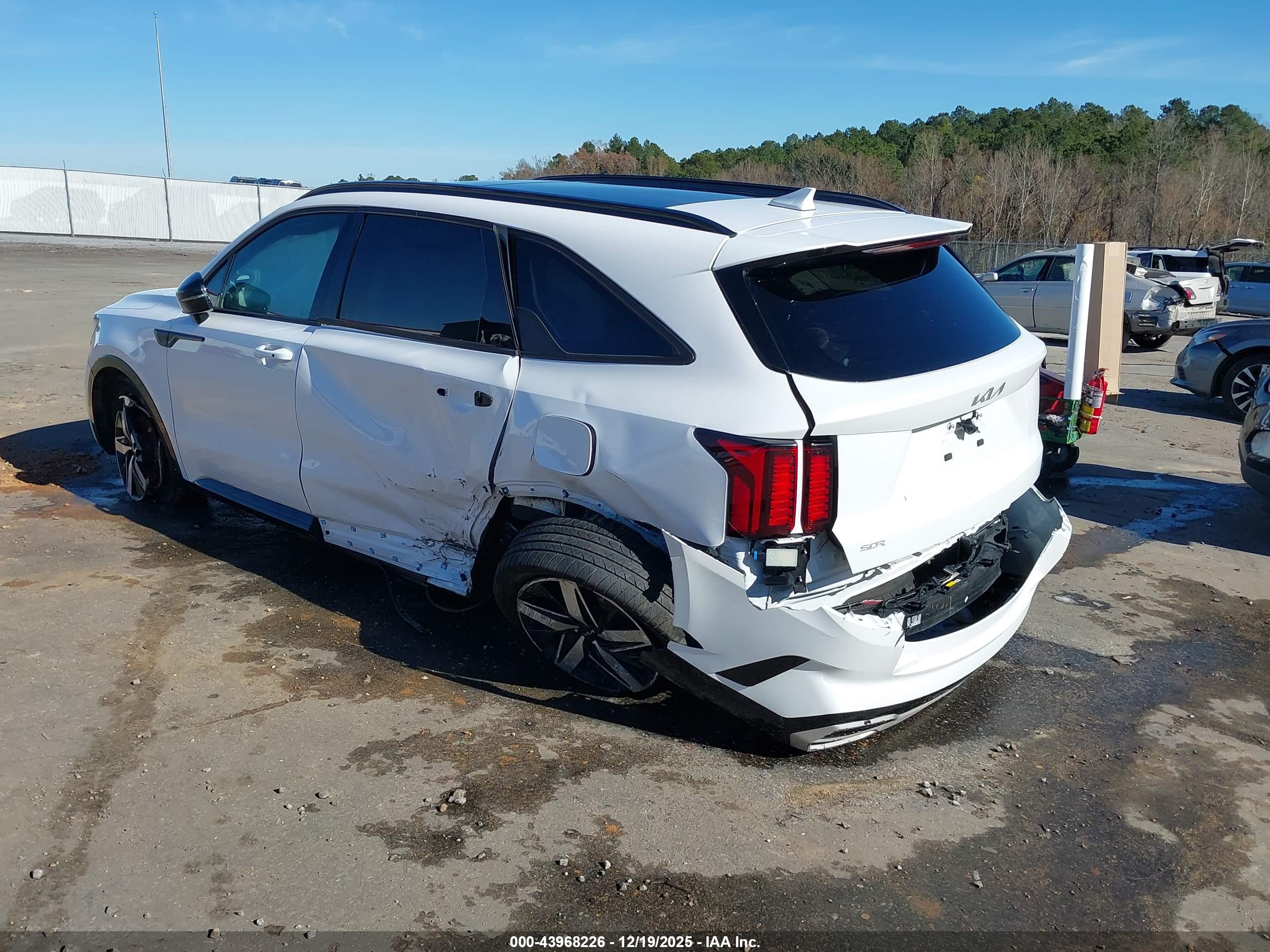 KIA SORENTO image 3