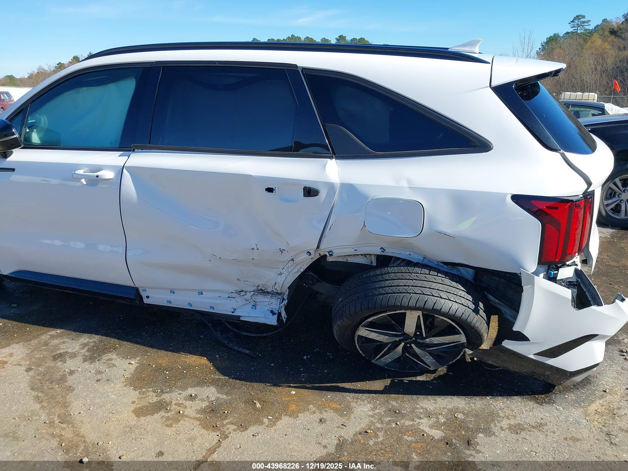 KIA SORENTO image 6