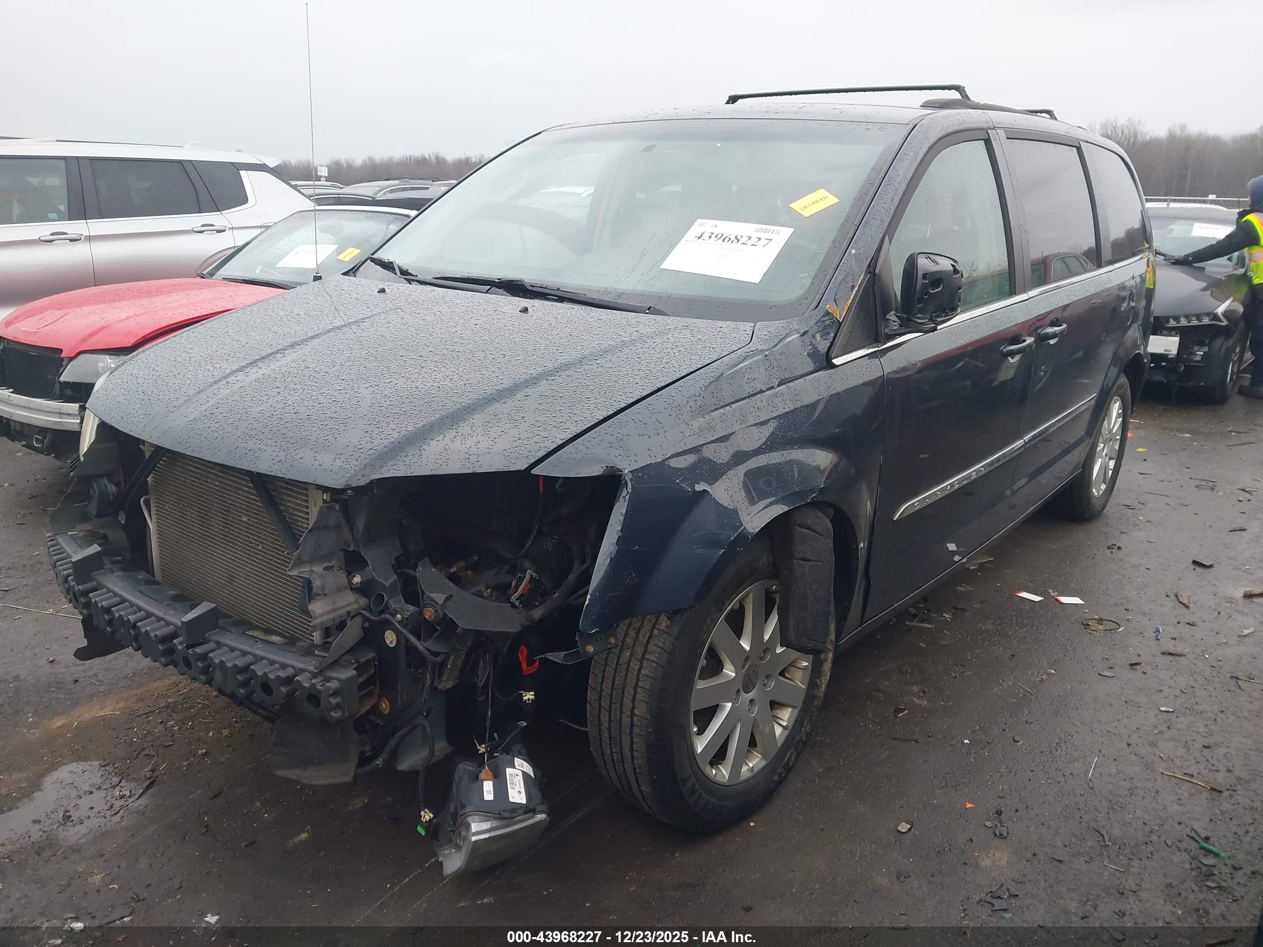 CHRYSLER TOWN image 2