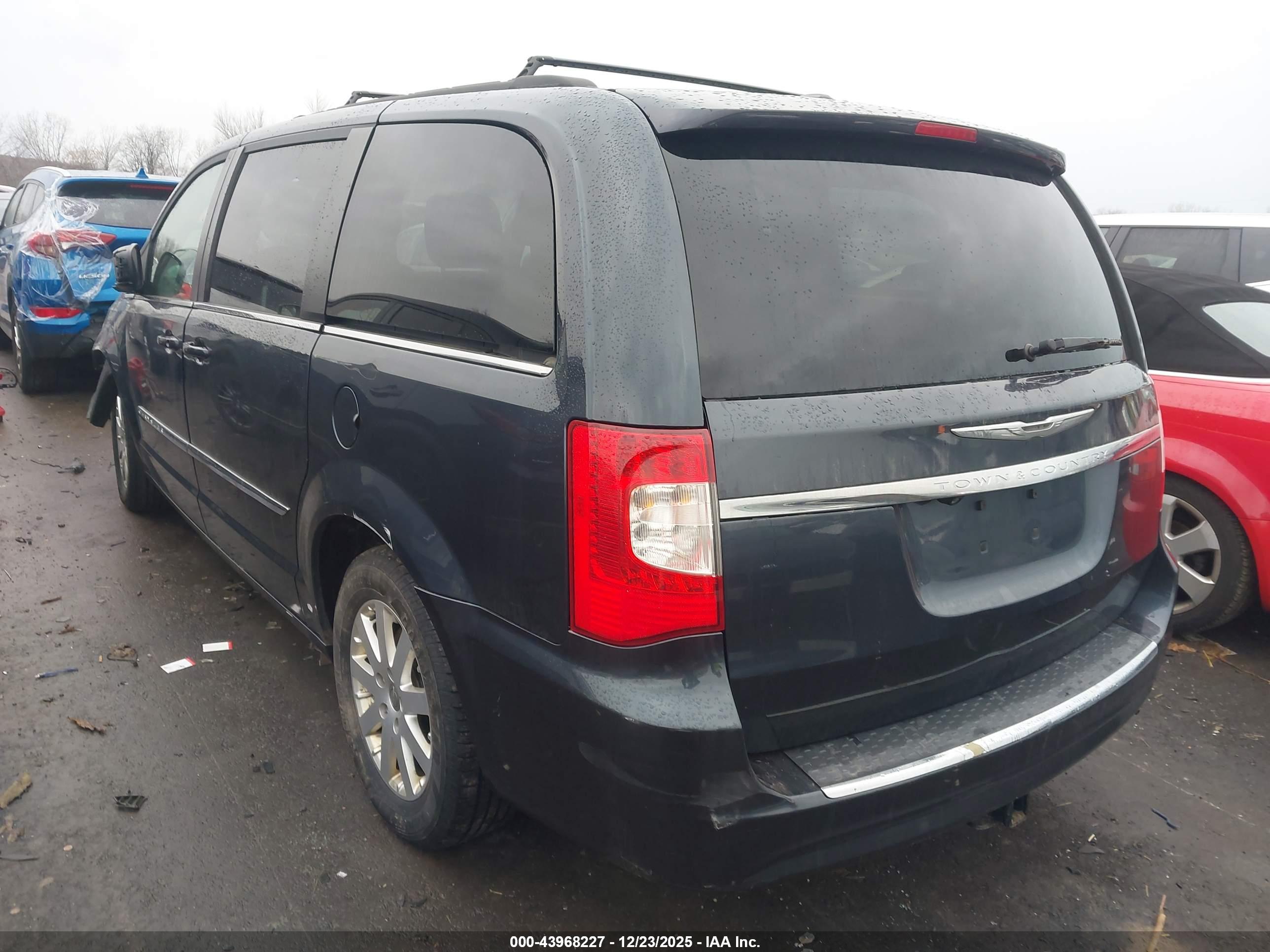 CHRYSLER TOWN image 3