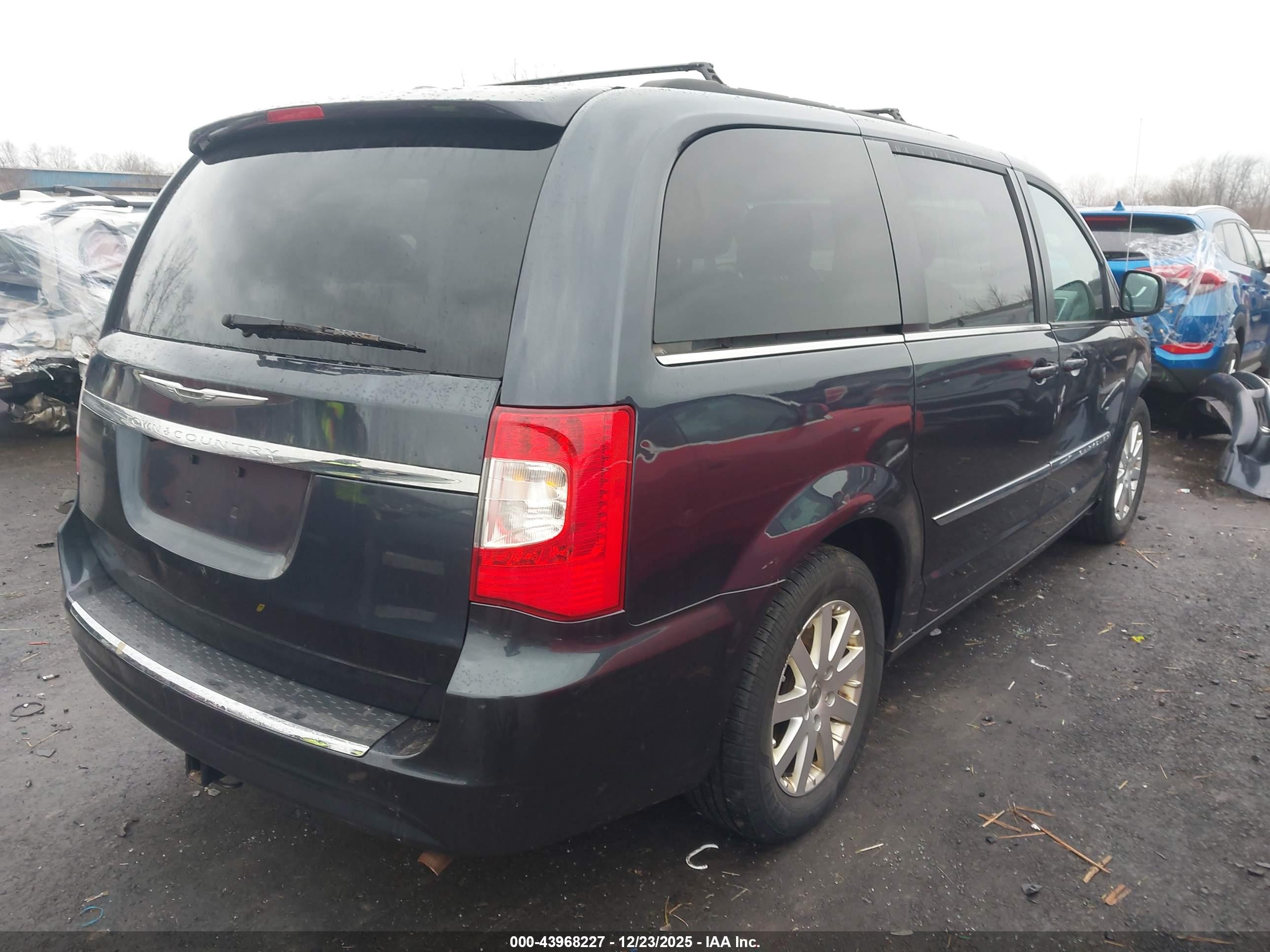 CHRYSLER TOWN image 4