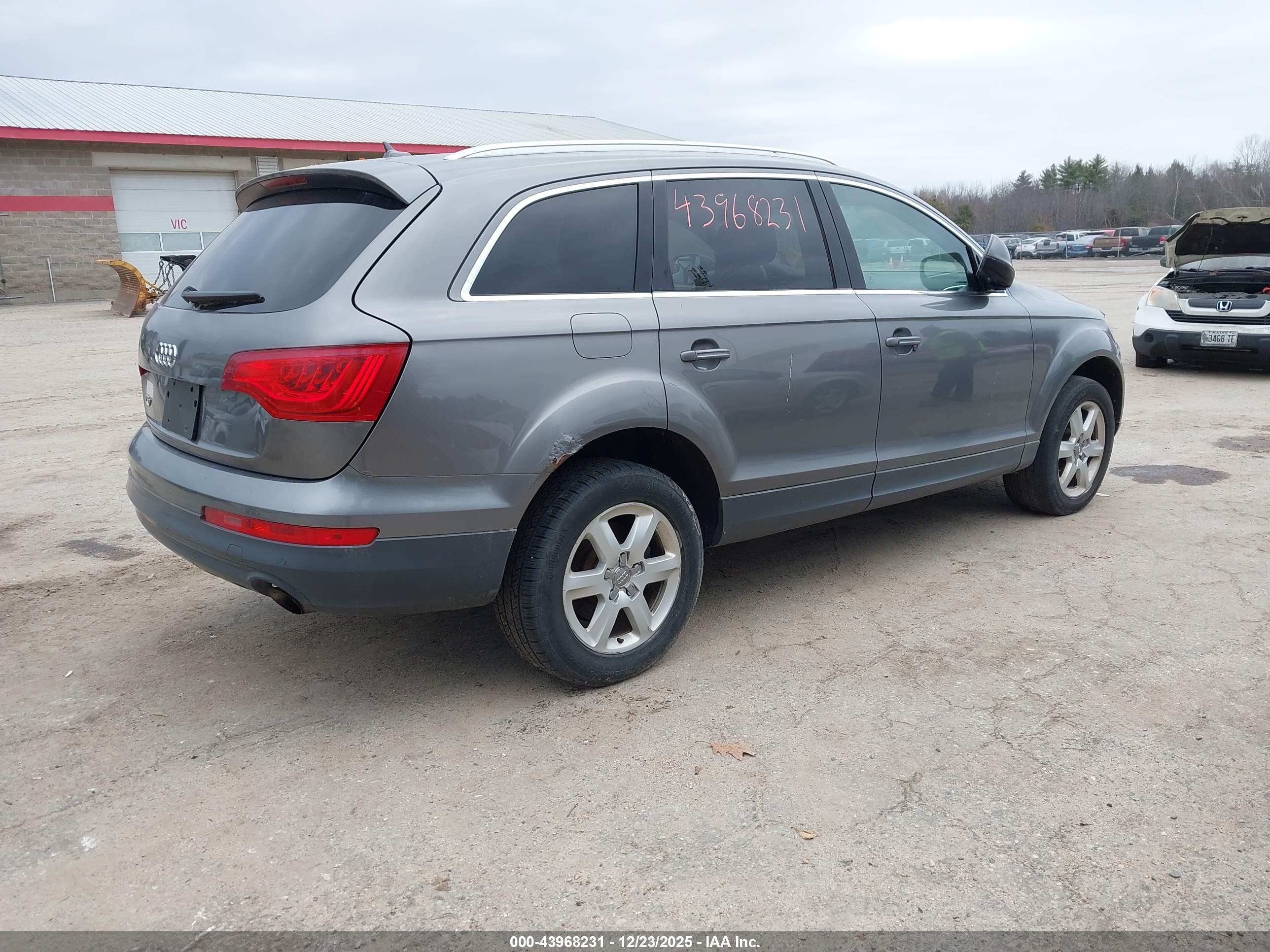 AUDI Q7 image 4