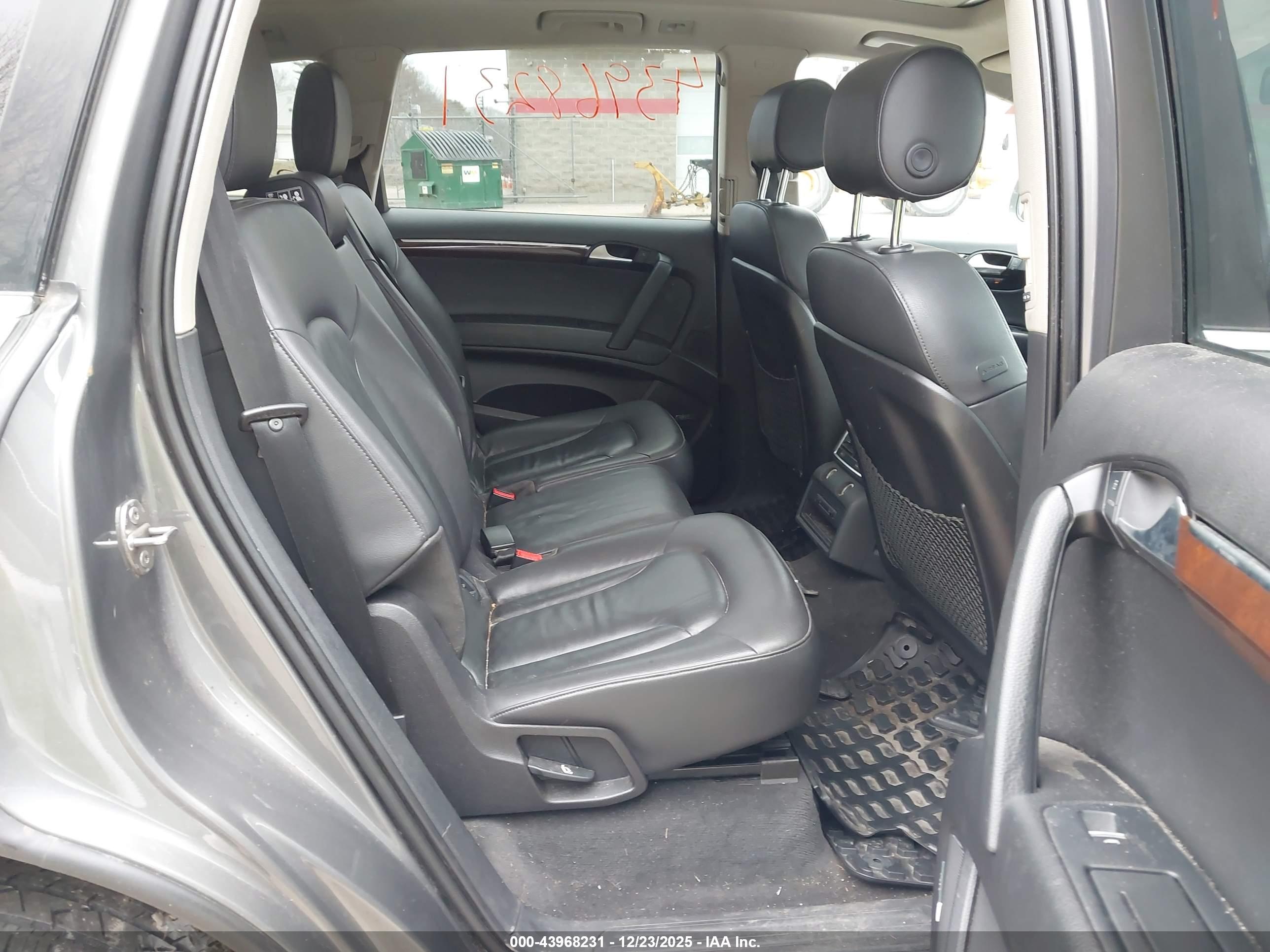 AUDI Q7 image 8
