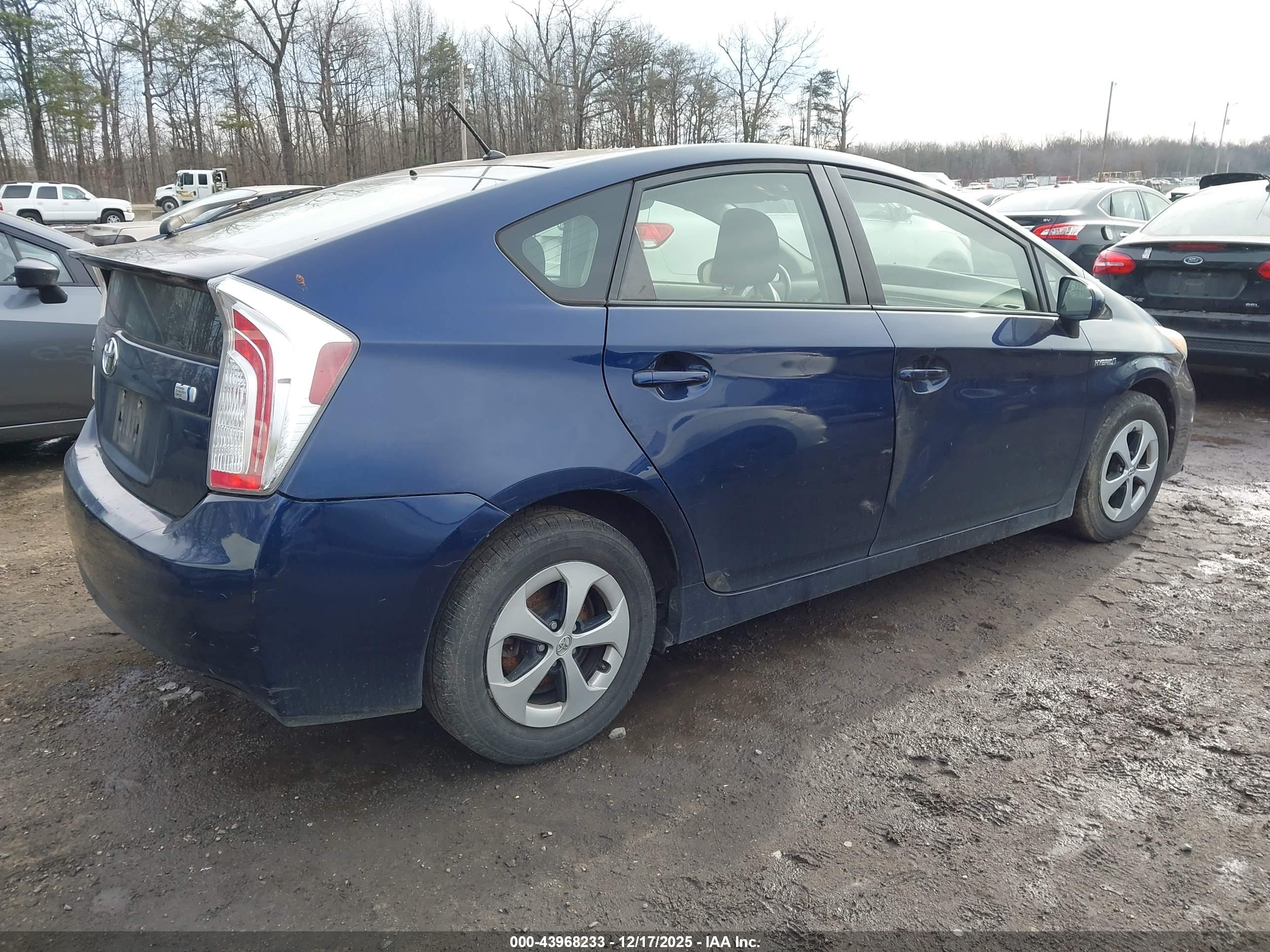 TOYOTA PRIUS image 4