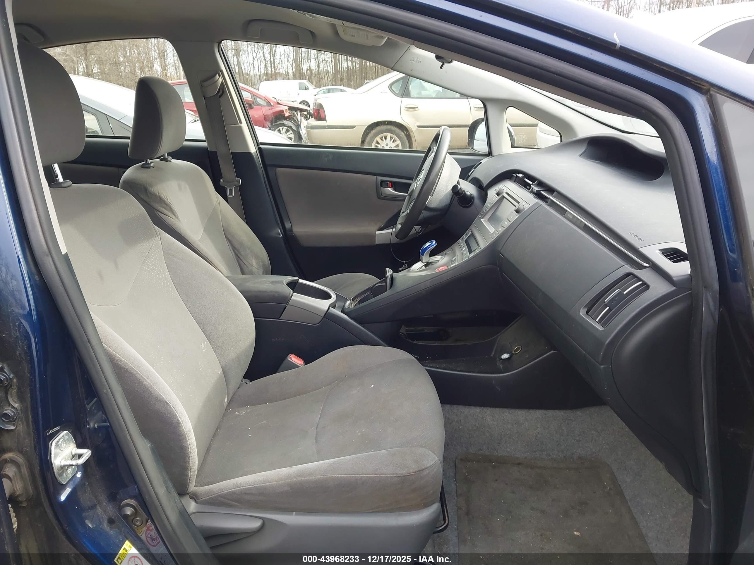 TOYOTA PRIUS image 5