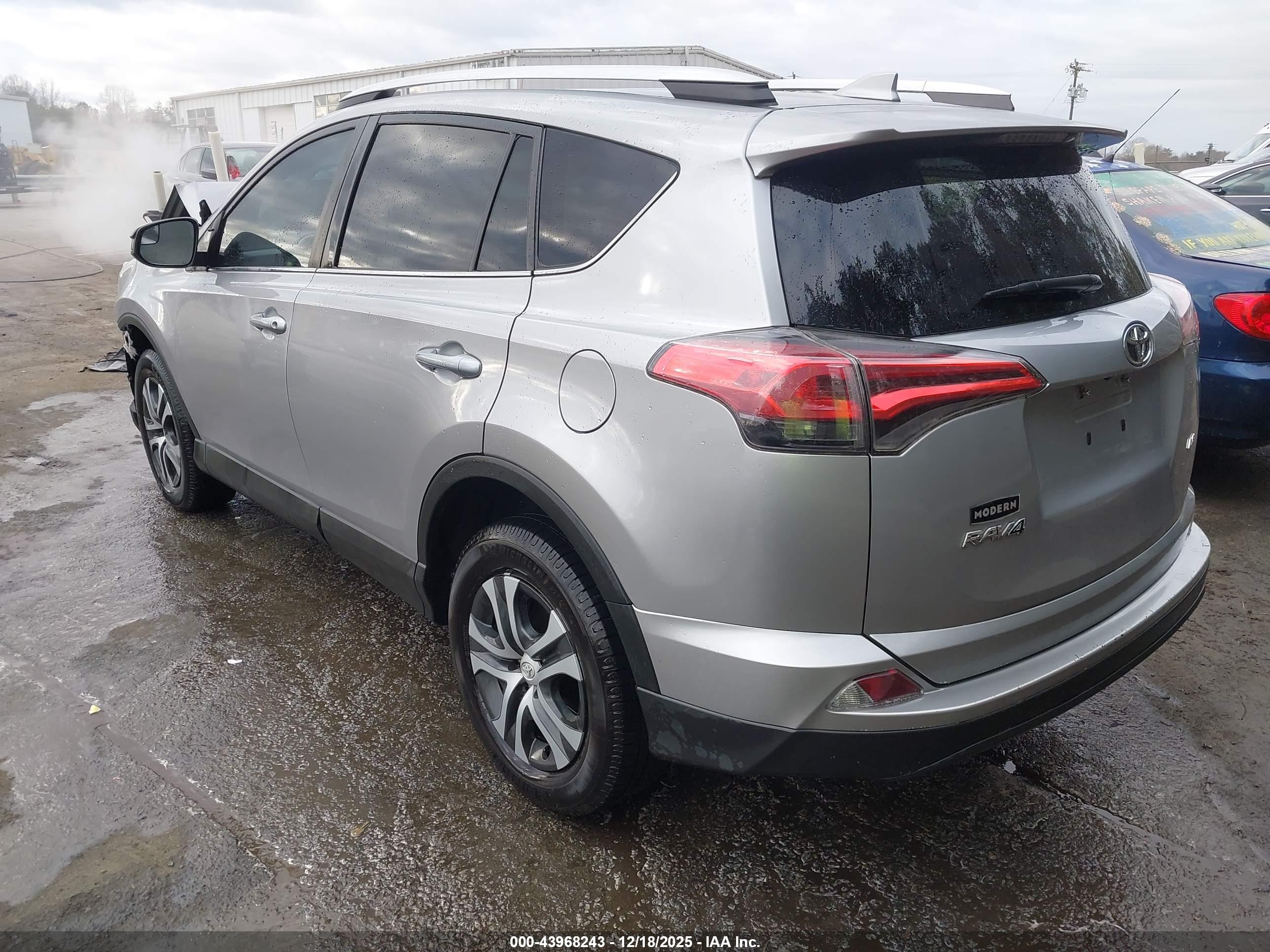 TOYOTA RAV4 image 3