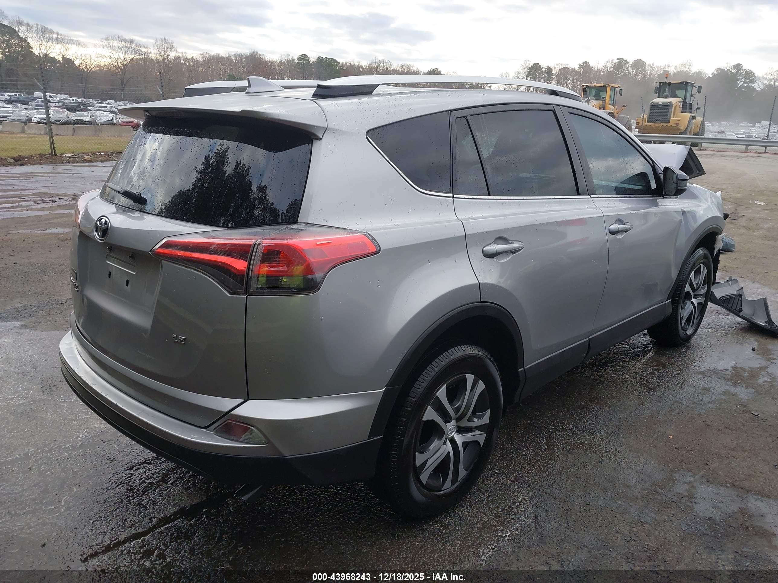 TOYOTA RAV4 image 4