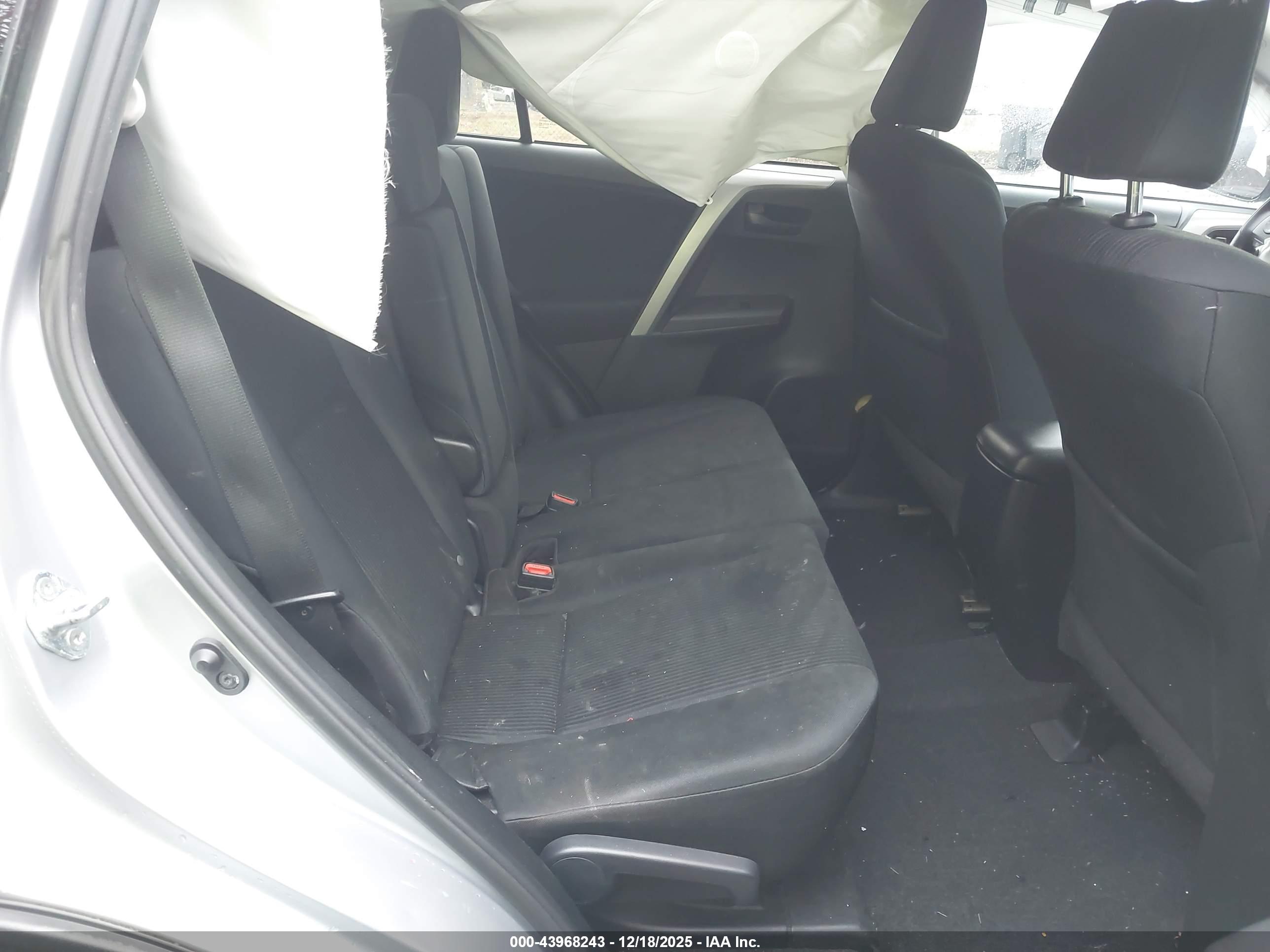 TOYOTA RAV4 image 8
