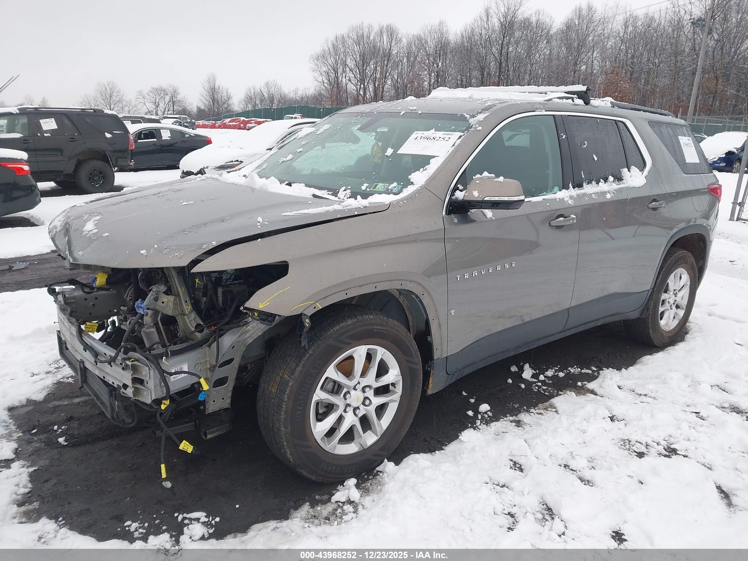 CHEVROLET TRAVERSE image 2