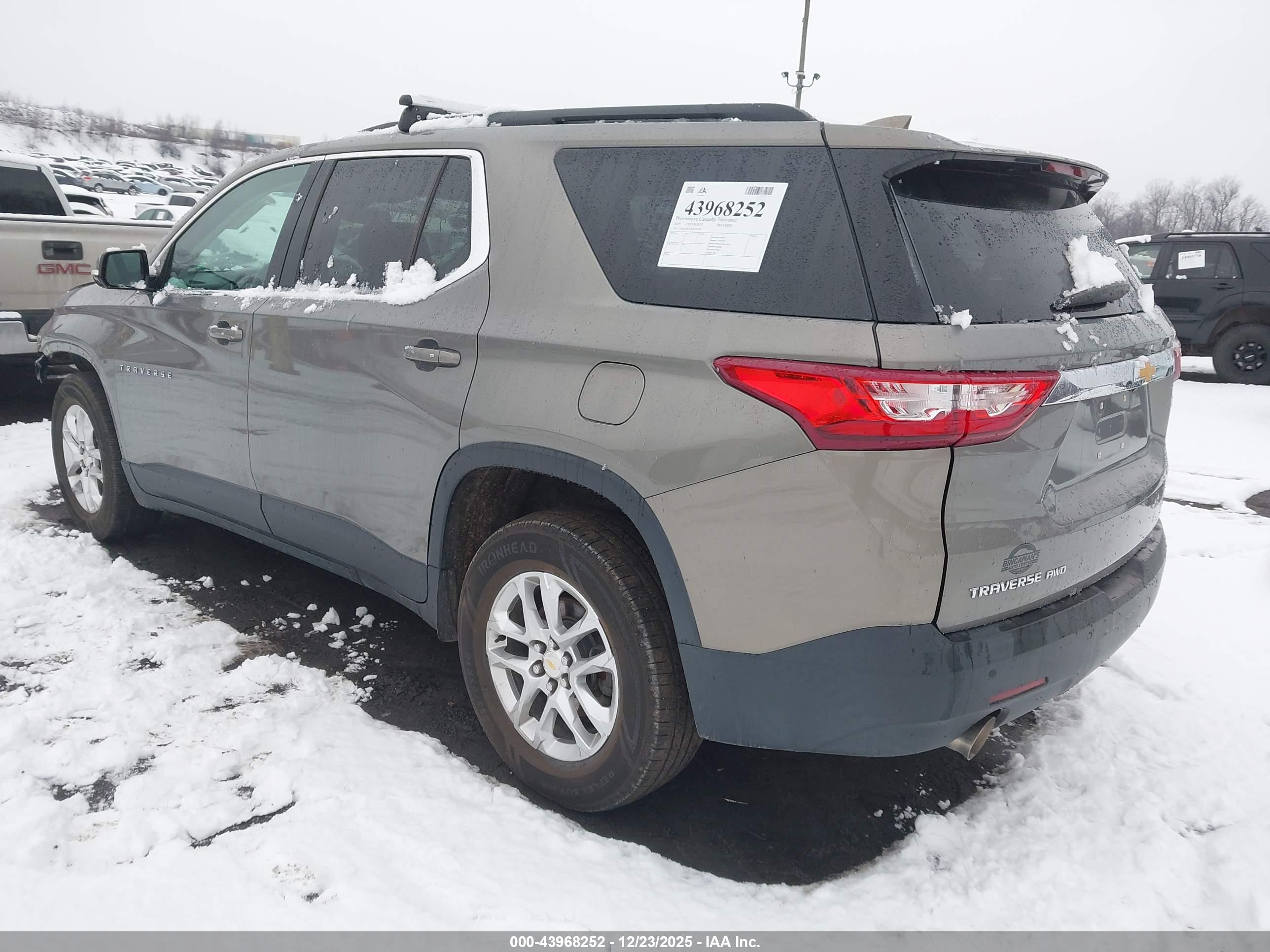 CHEVROLET TRAVERSE image 3