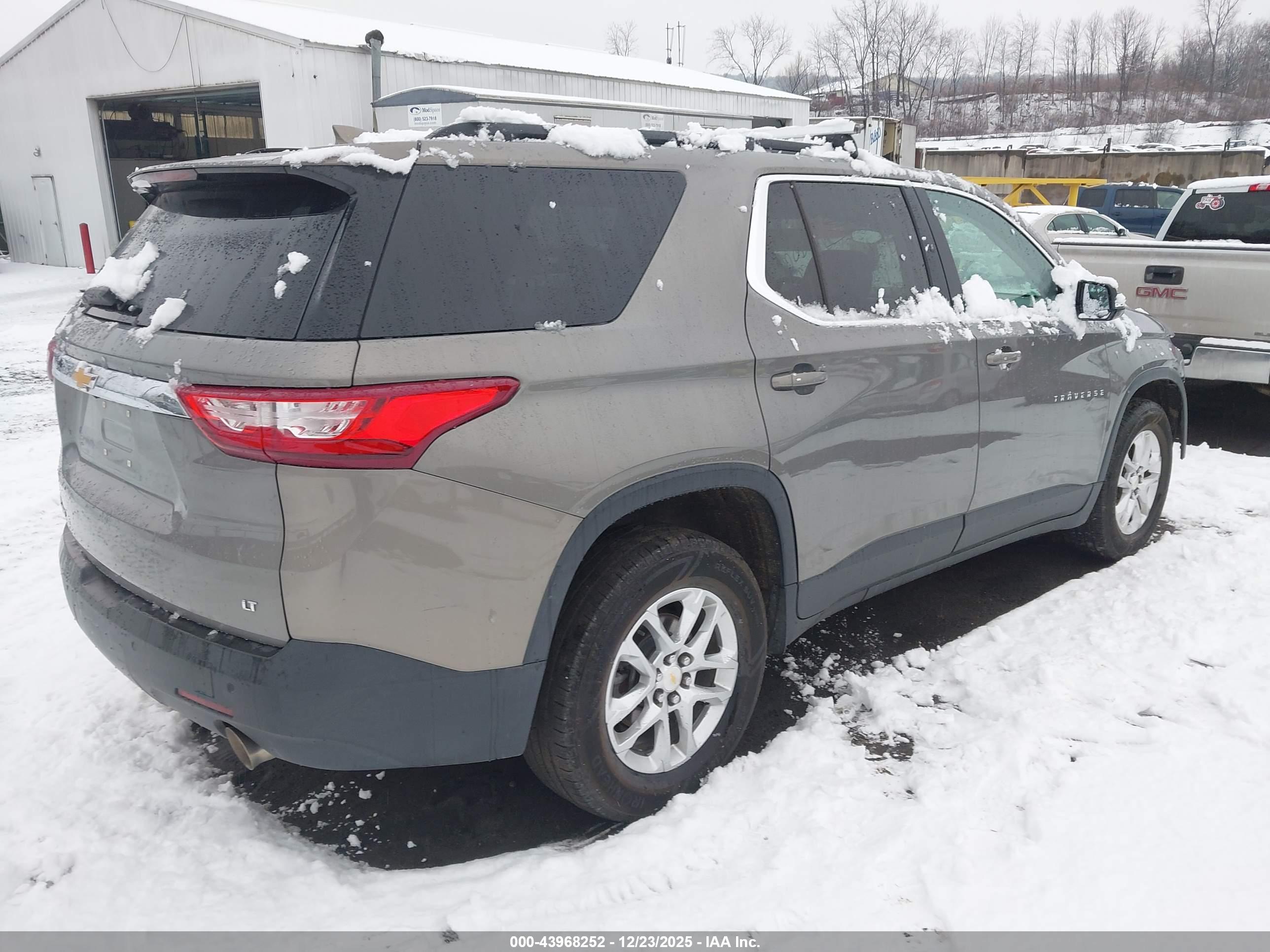 CHEVROLET TRAVERSE image 4