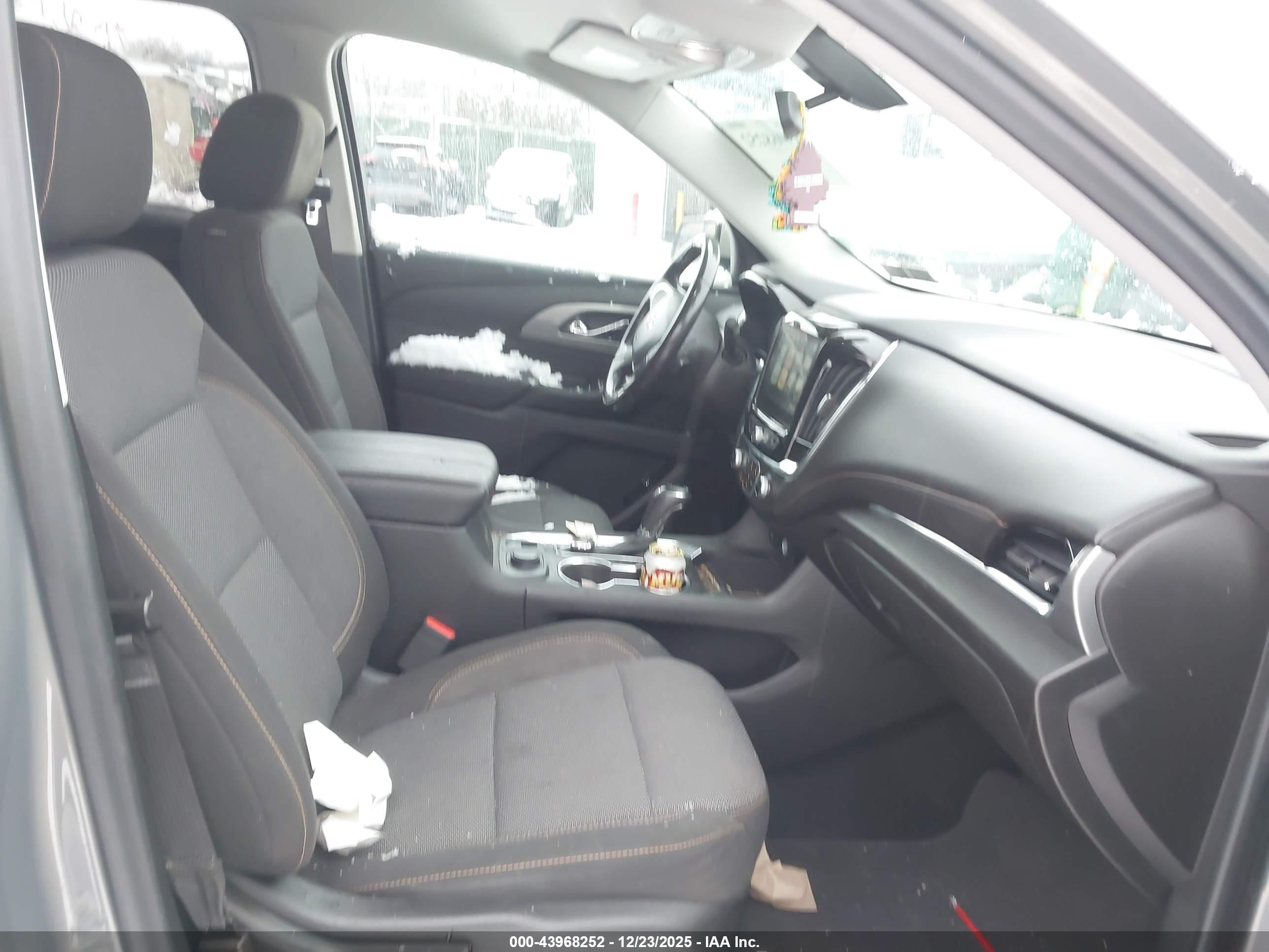 CHEVROLET TRAVERSE image 5