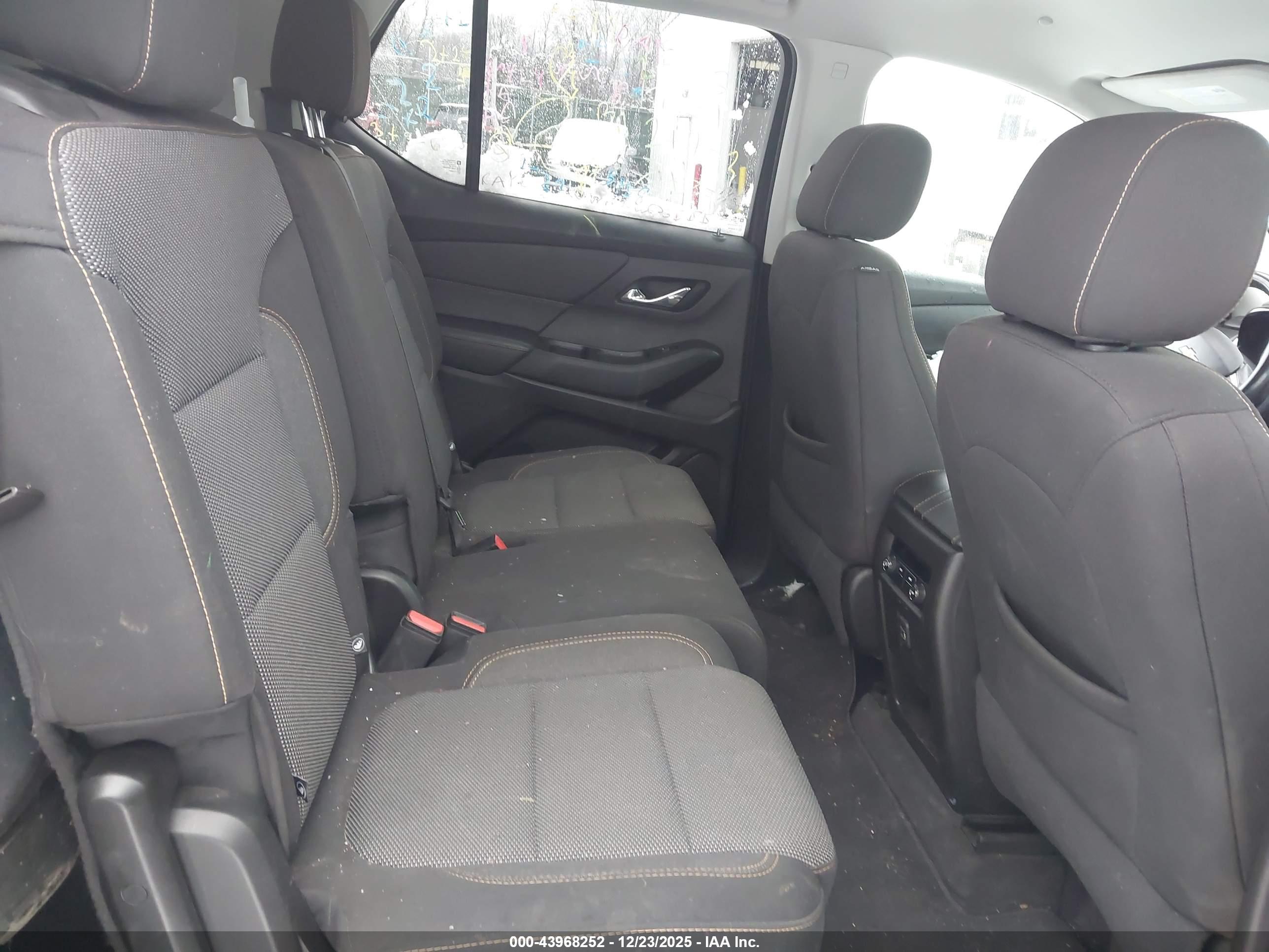 CHEVROLET TRAVERSE image 8