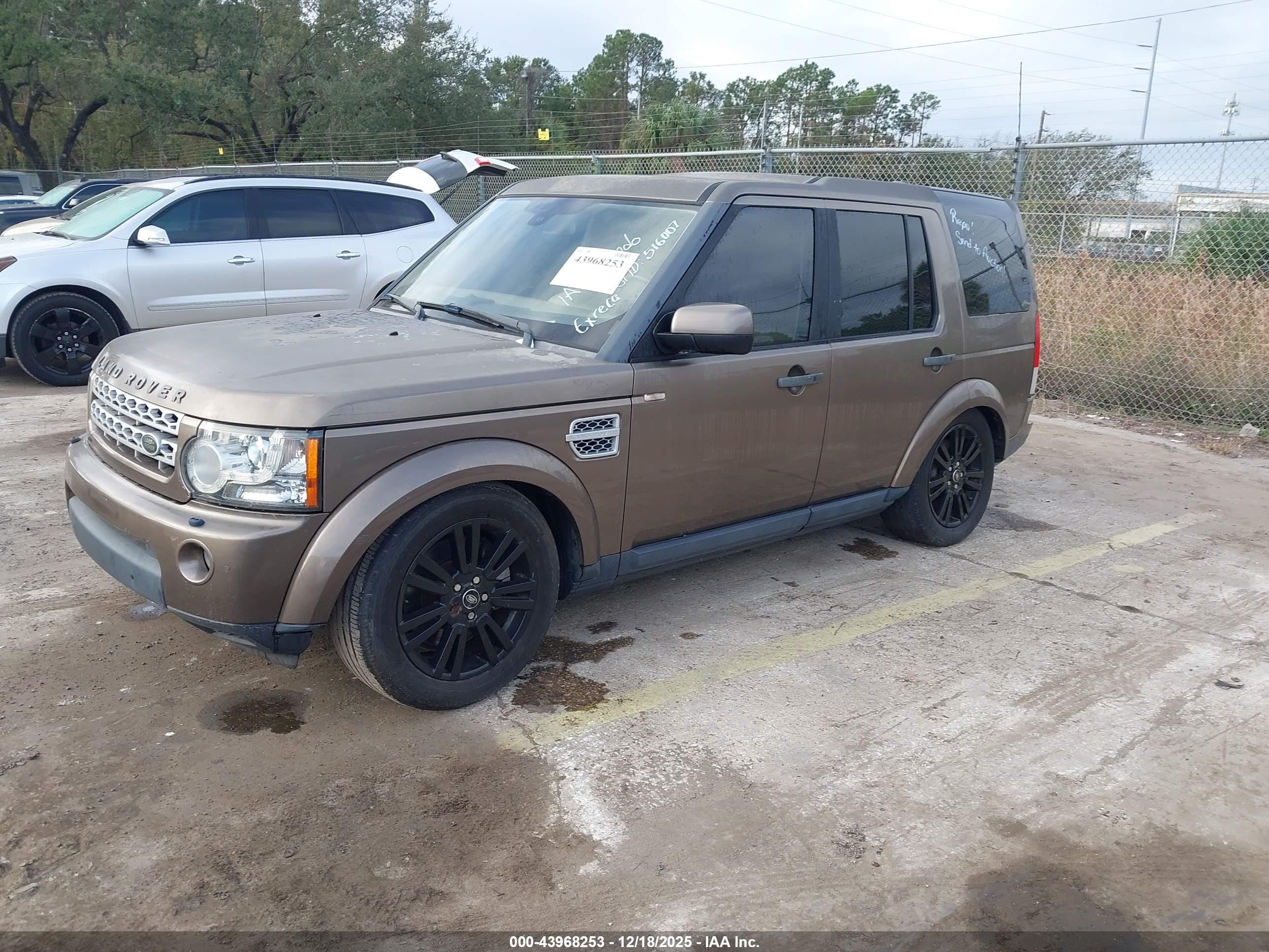 LAND ROVER image 2
