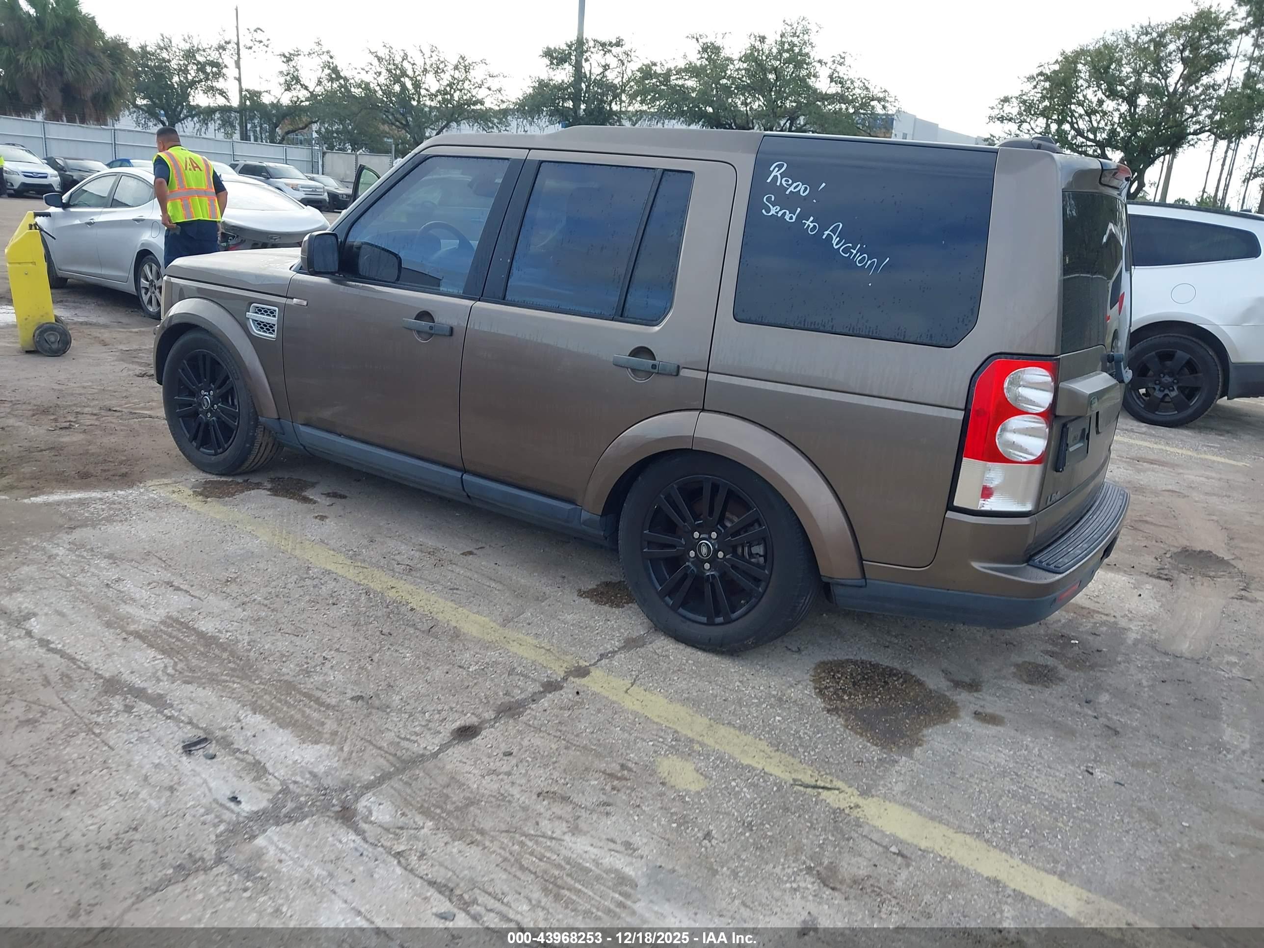 LAND ROVER image 3