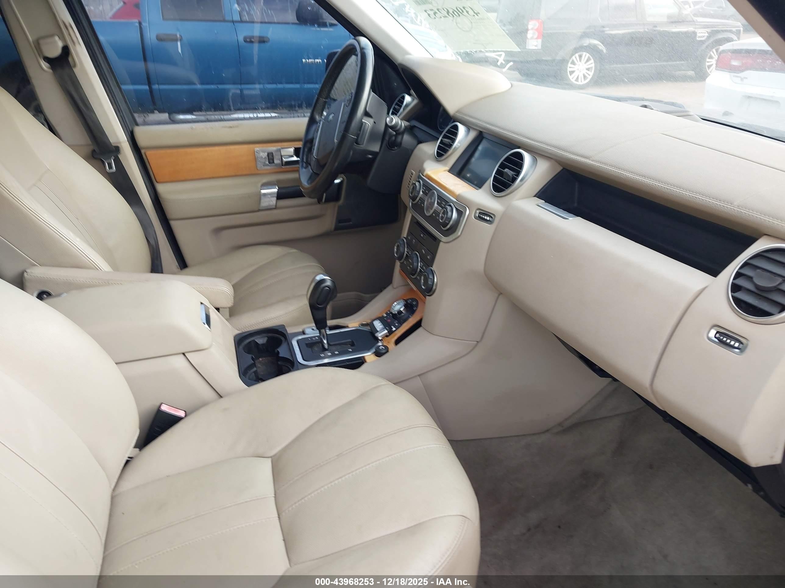 LAND ROVER image 5