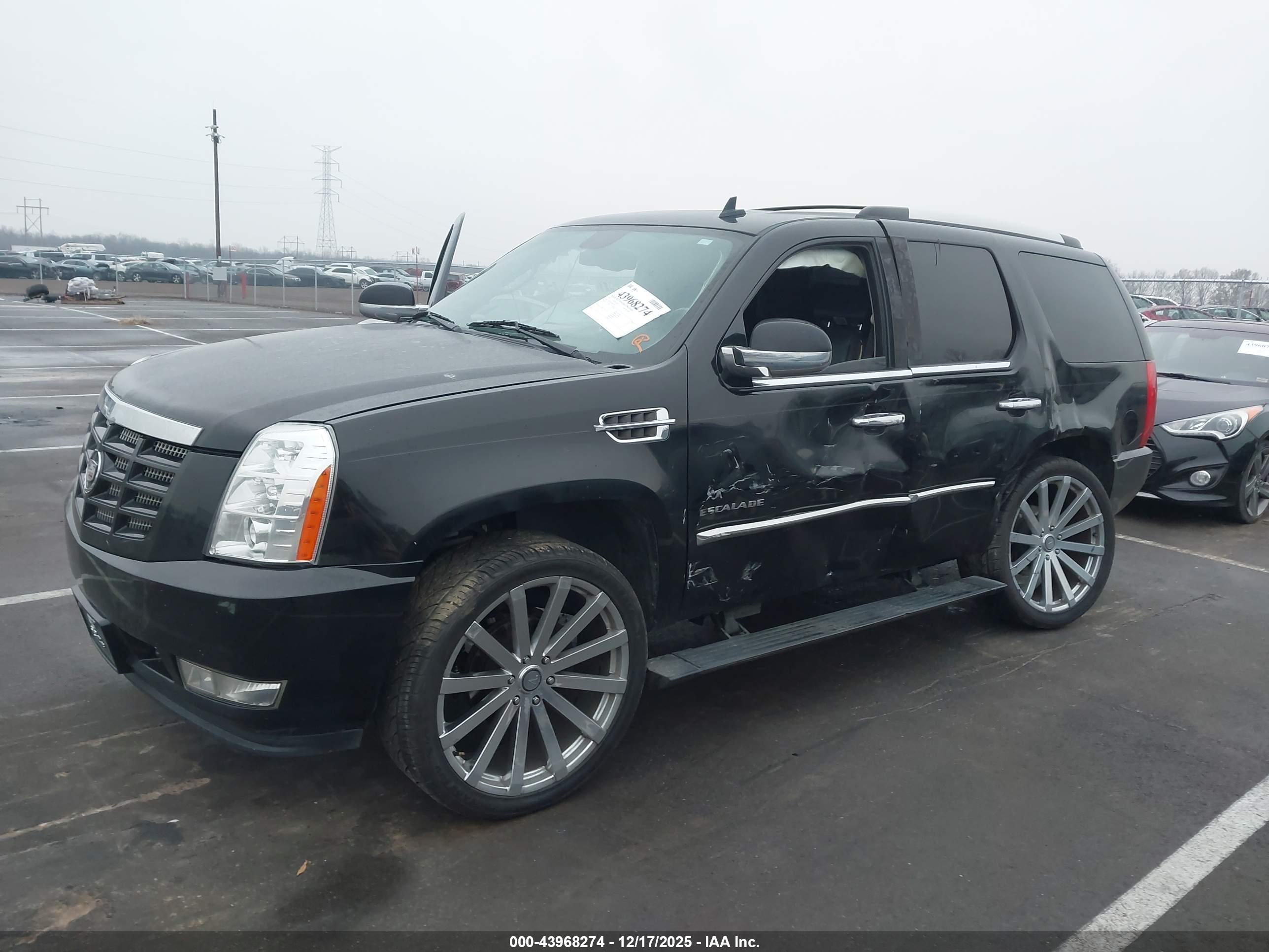 CADILLAC ESCALADE image 2