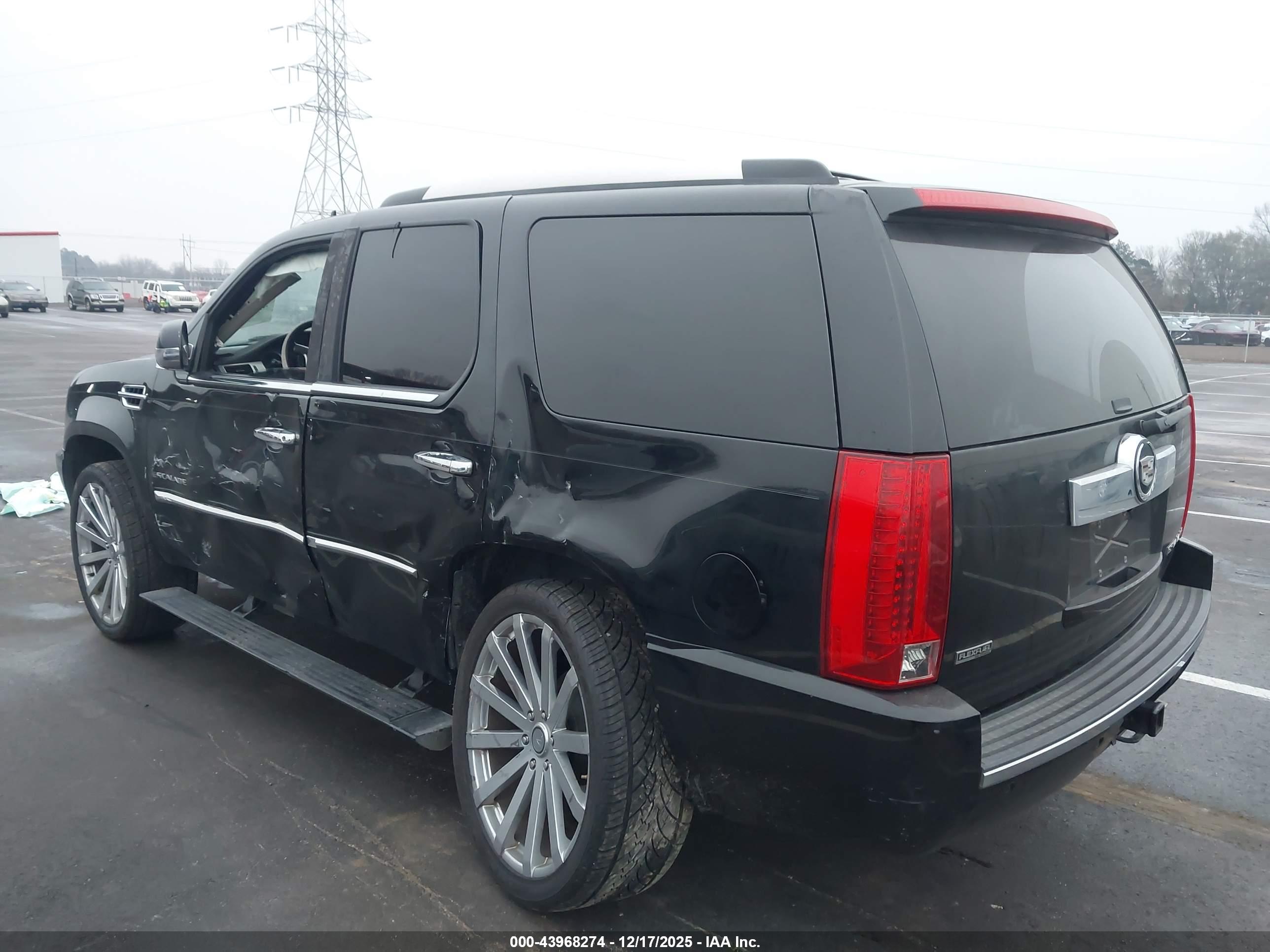 CADILLAC ESCALADE image 3