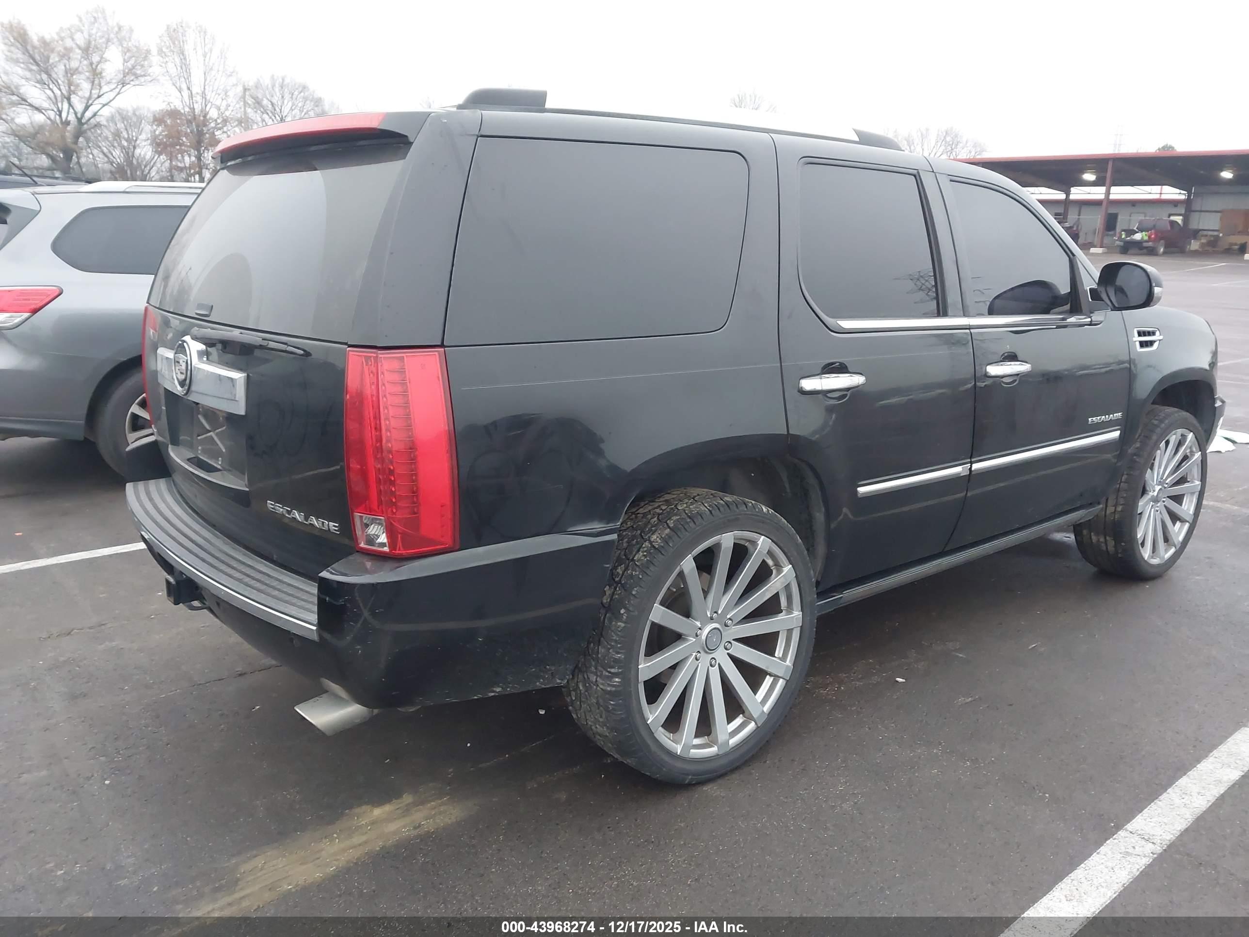 CADILLAC ESCALADE image 4