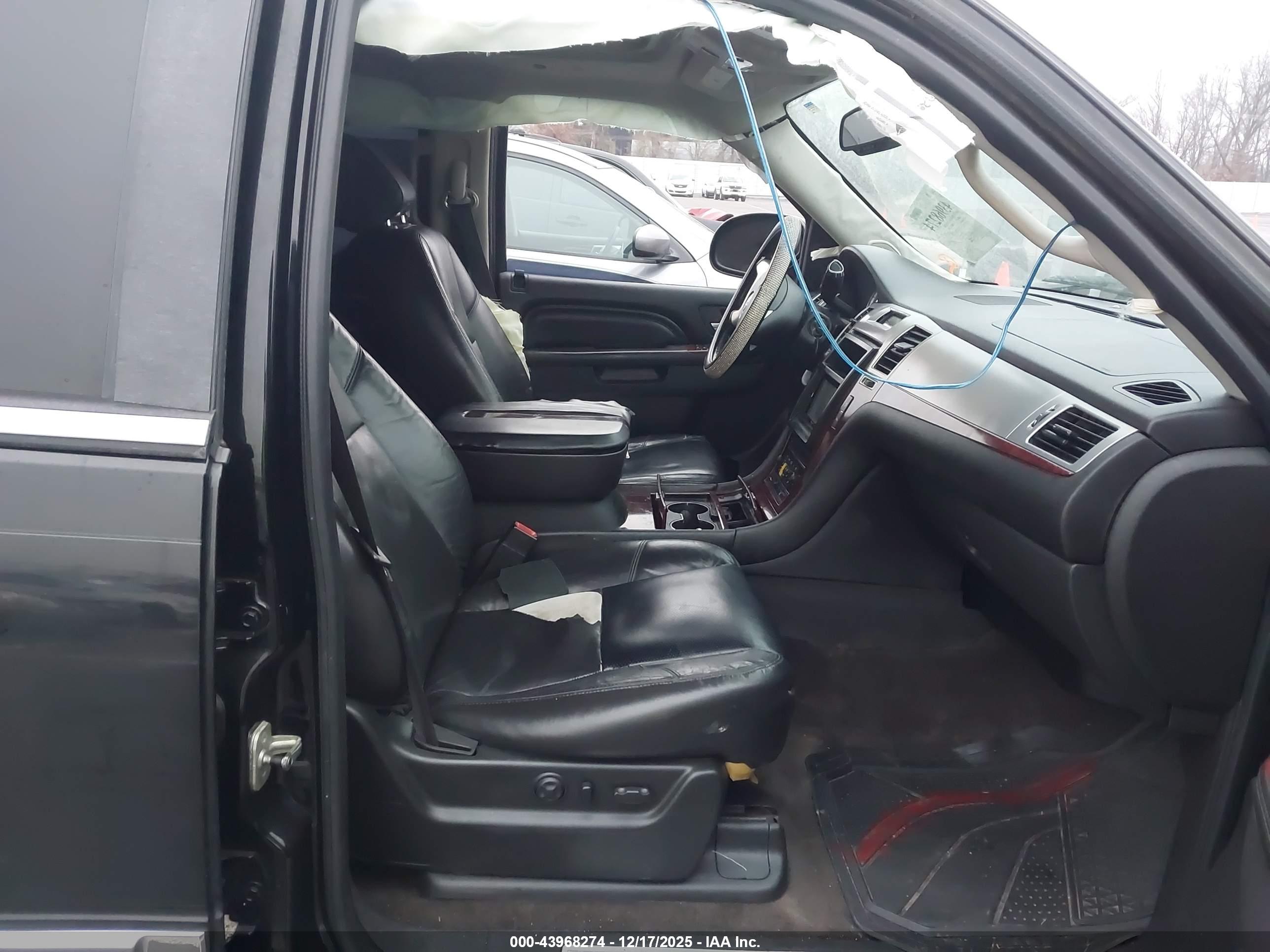 CADILLAC ESCALADE image 5