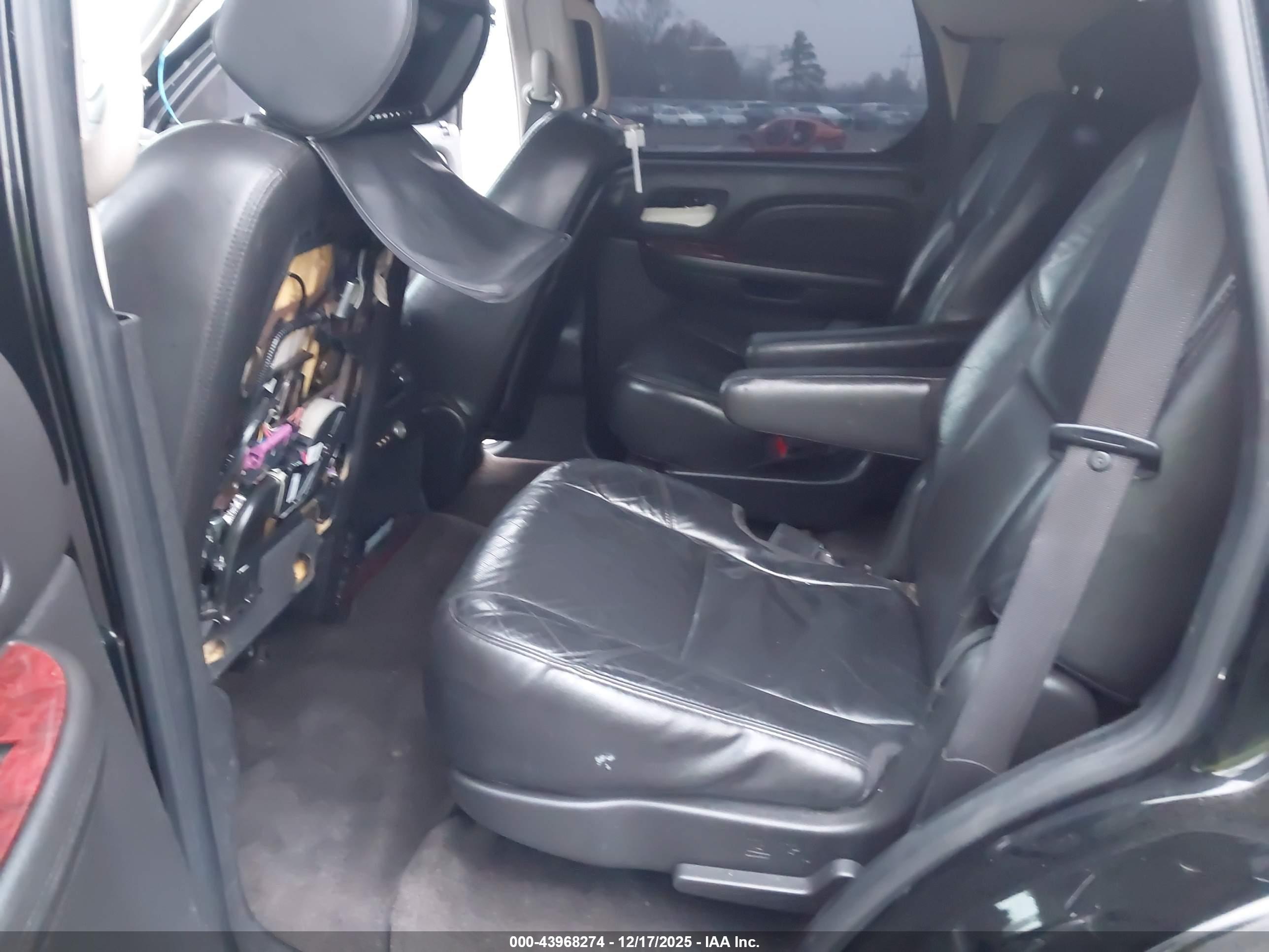 CADILLAC ESCALADE image 8