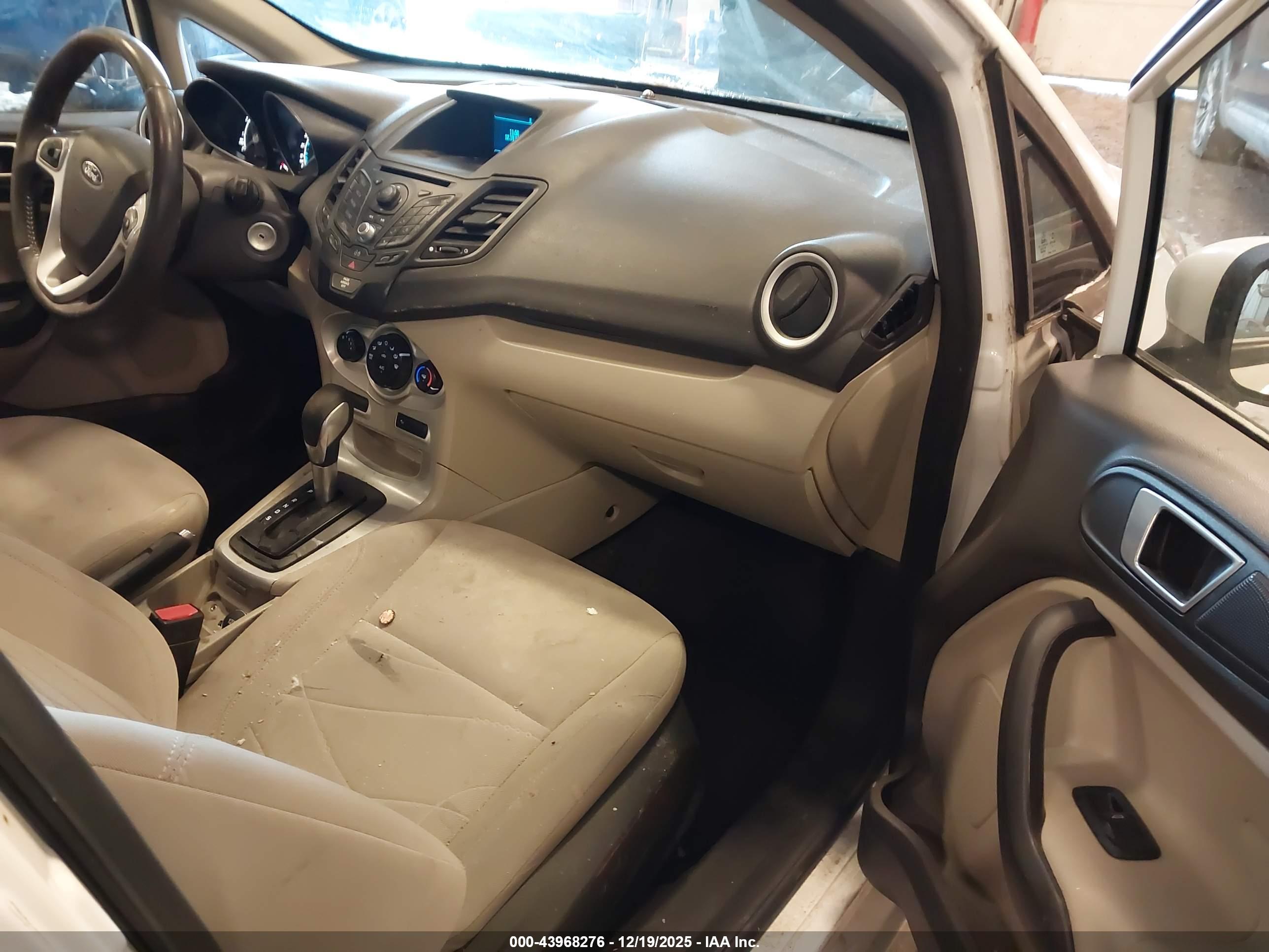 FORD FIESTA image 5