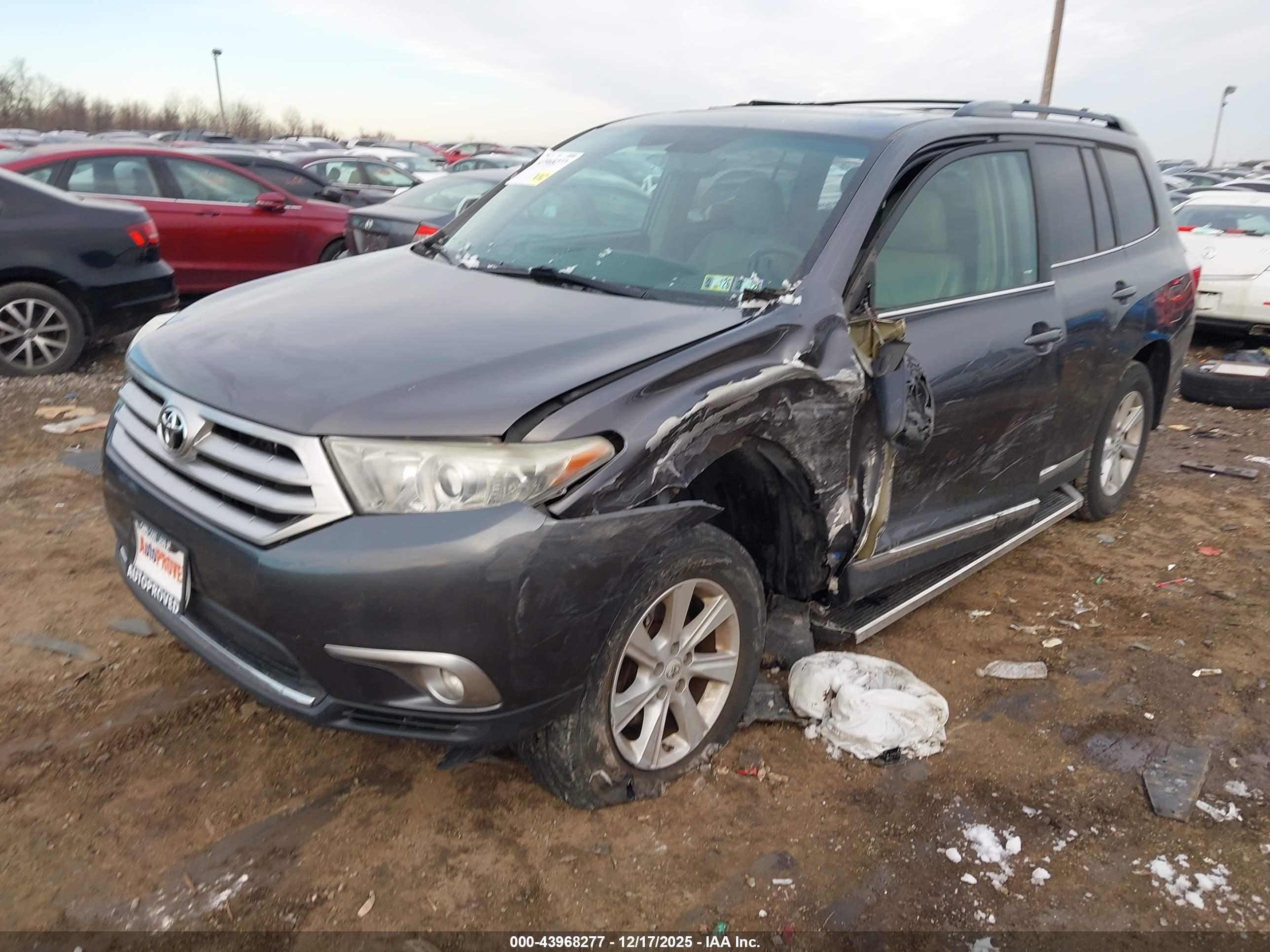 TOYOTA HIGHLANDER image 2