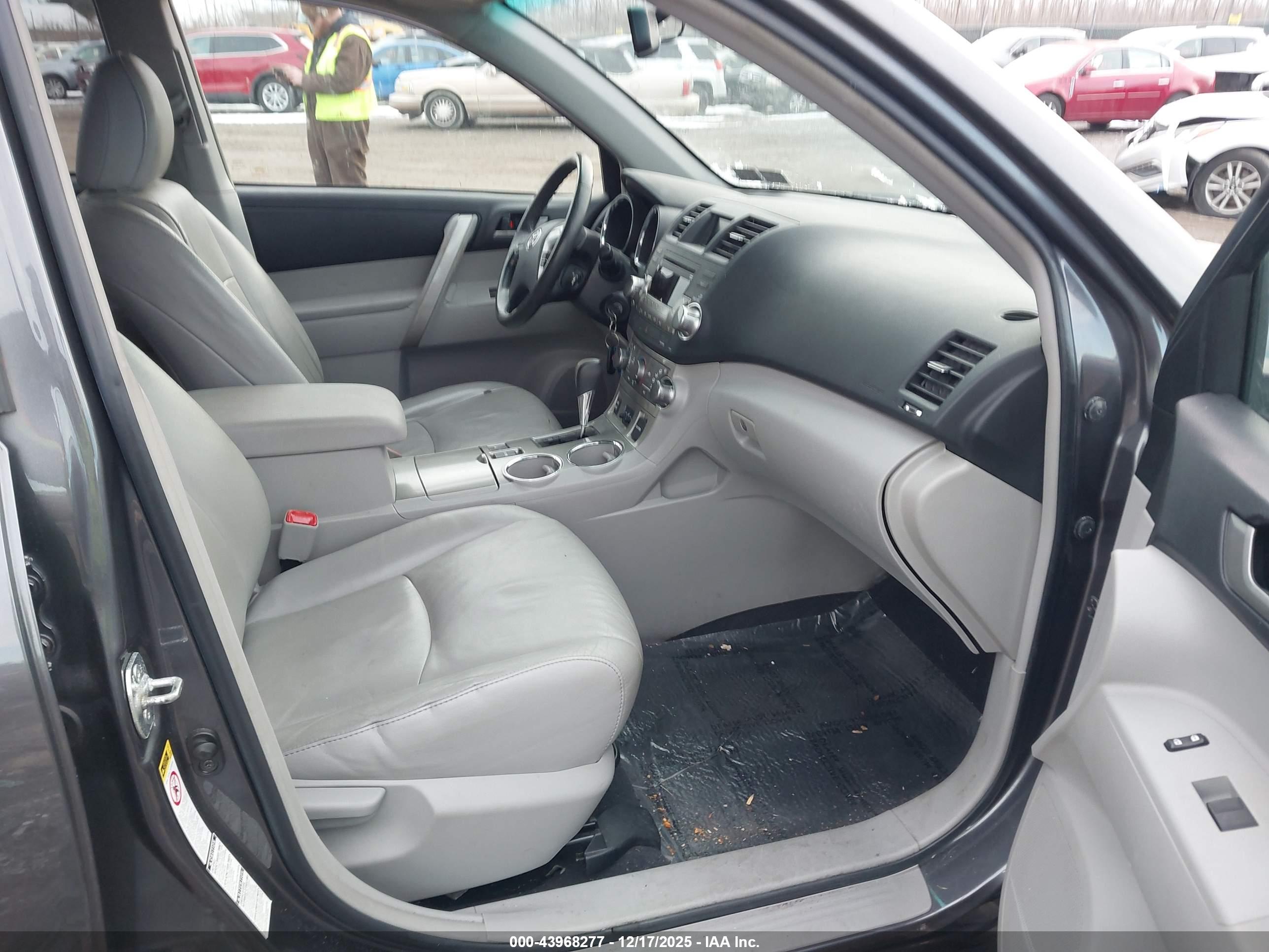 TOYOTA HIGHLANDER image 5