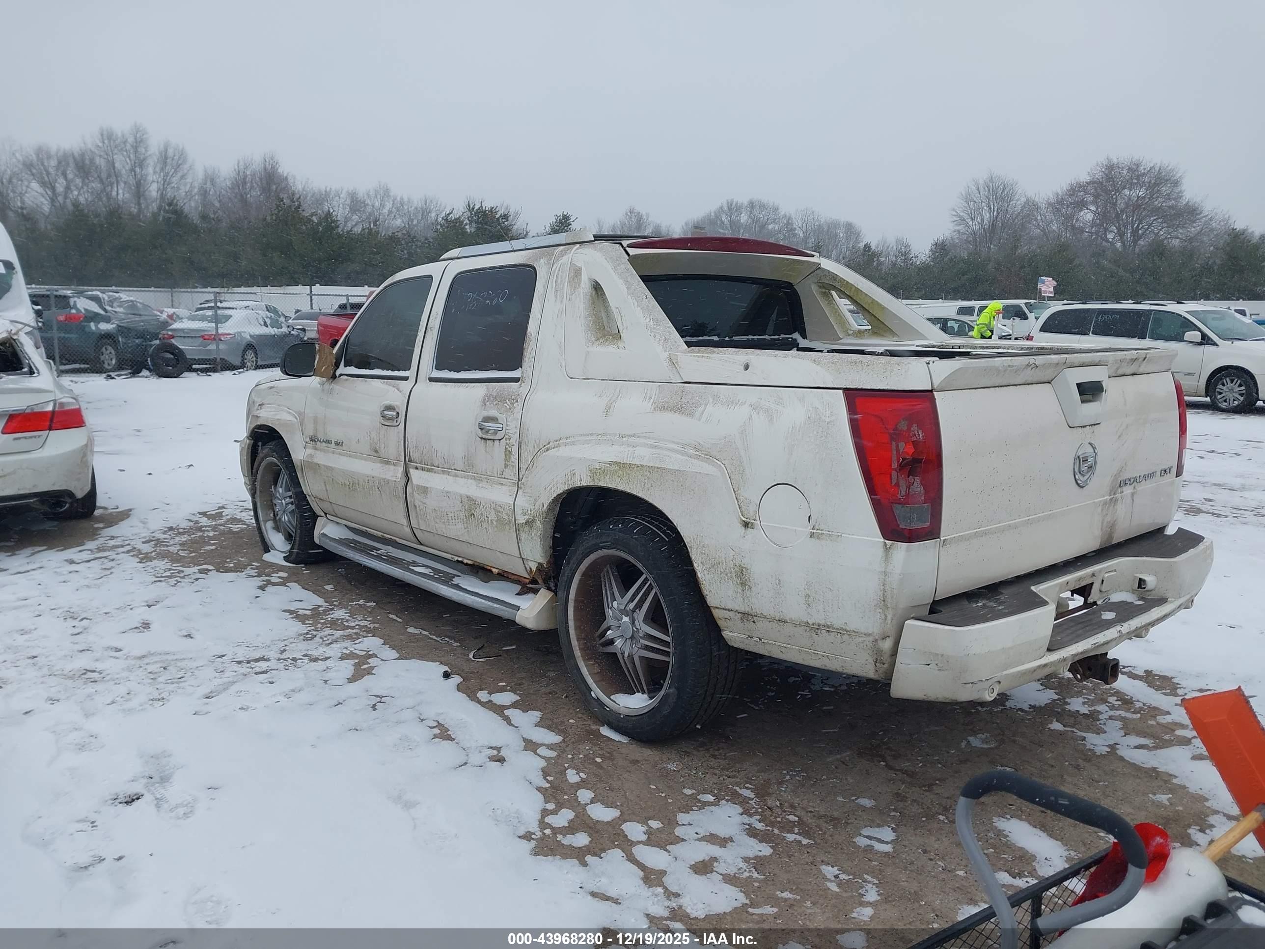 CADILLAC ESCALADE image 3