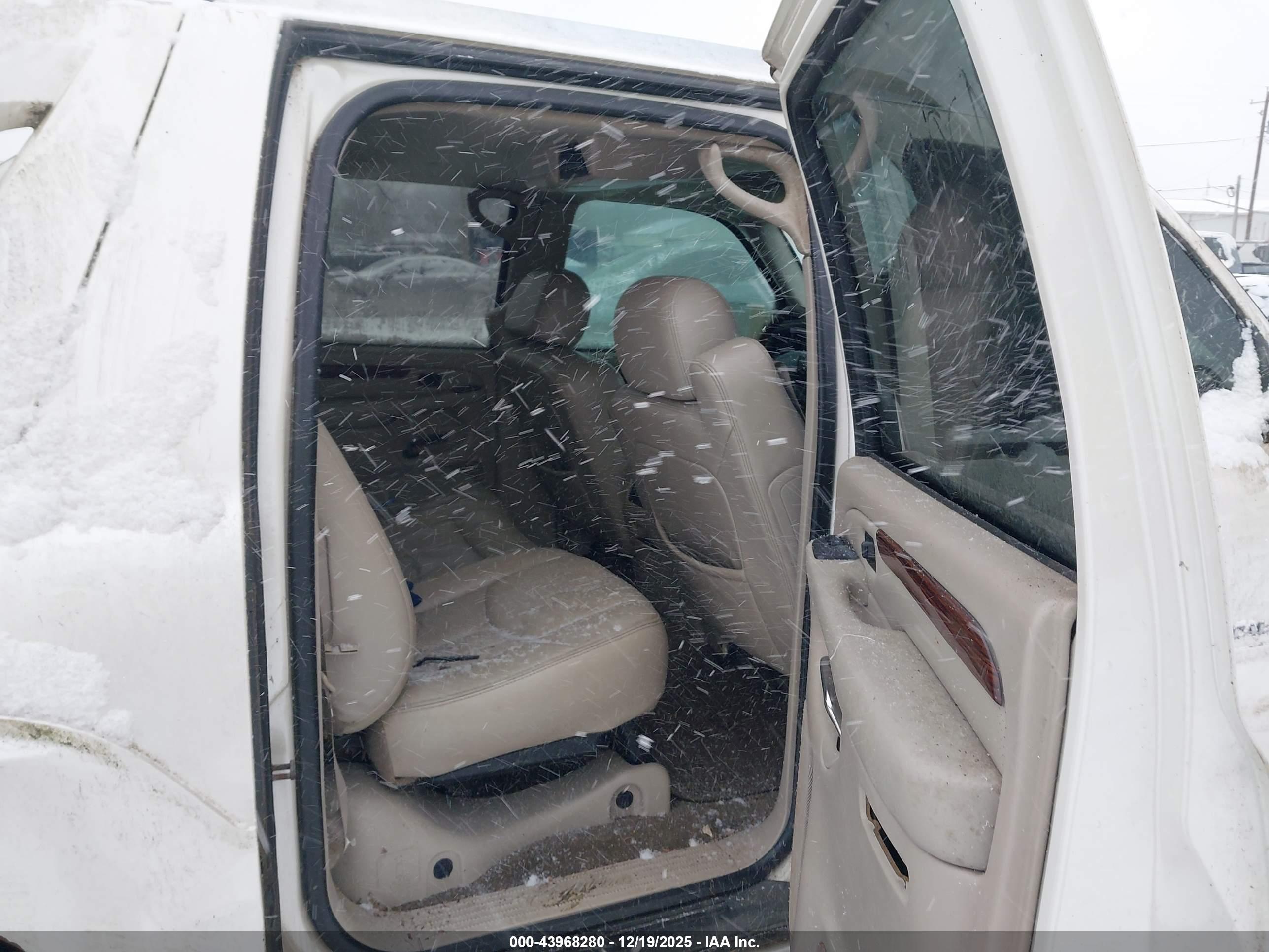 CADILLAC ESCALADE image 8