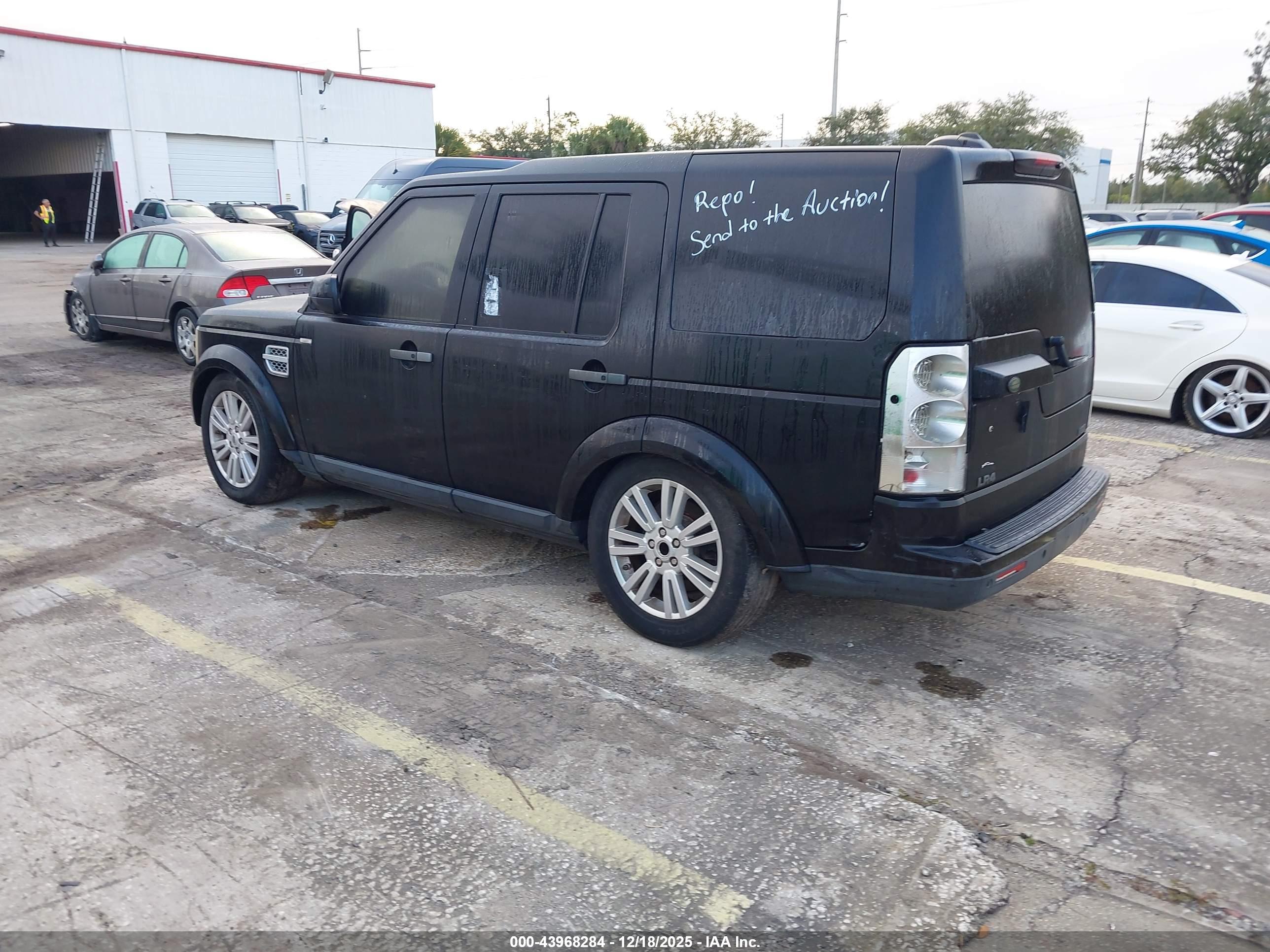 LAND ROVER image 3