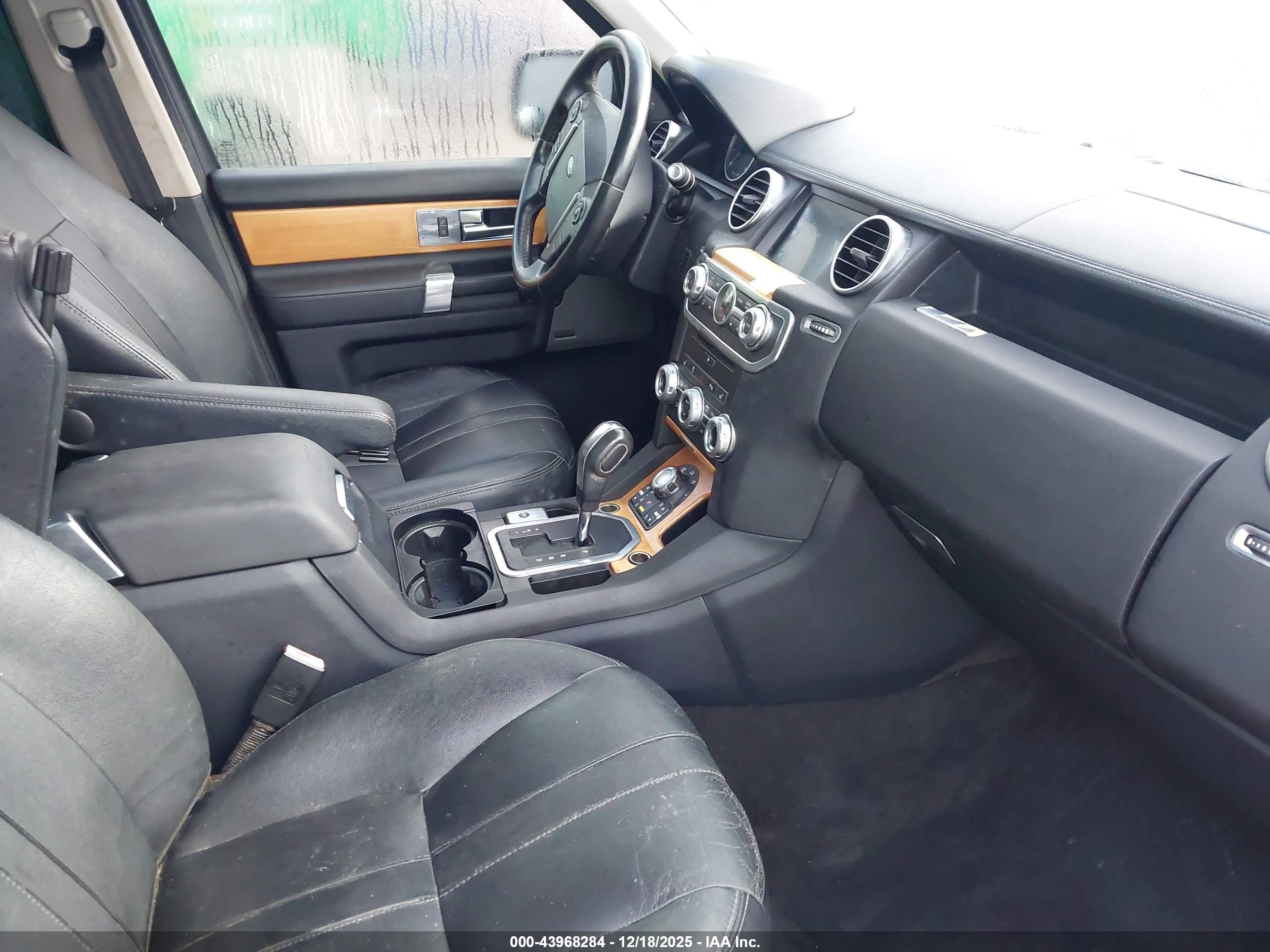 LAND ROVER image 5