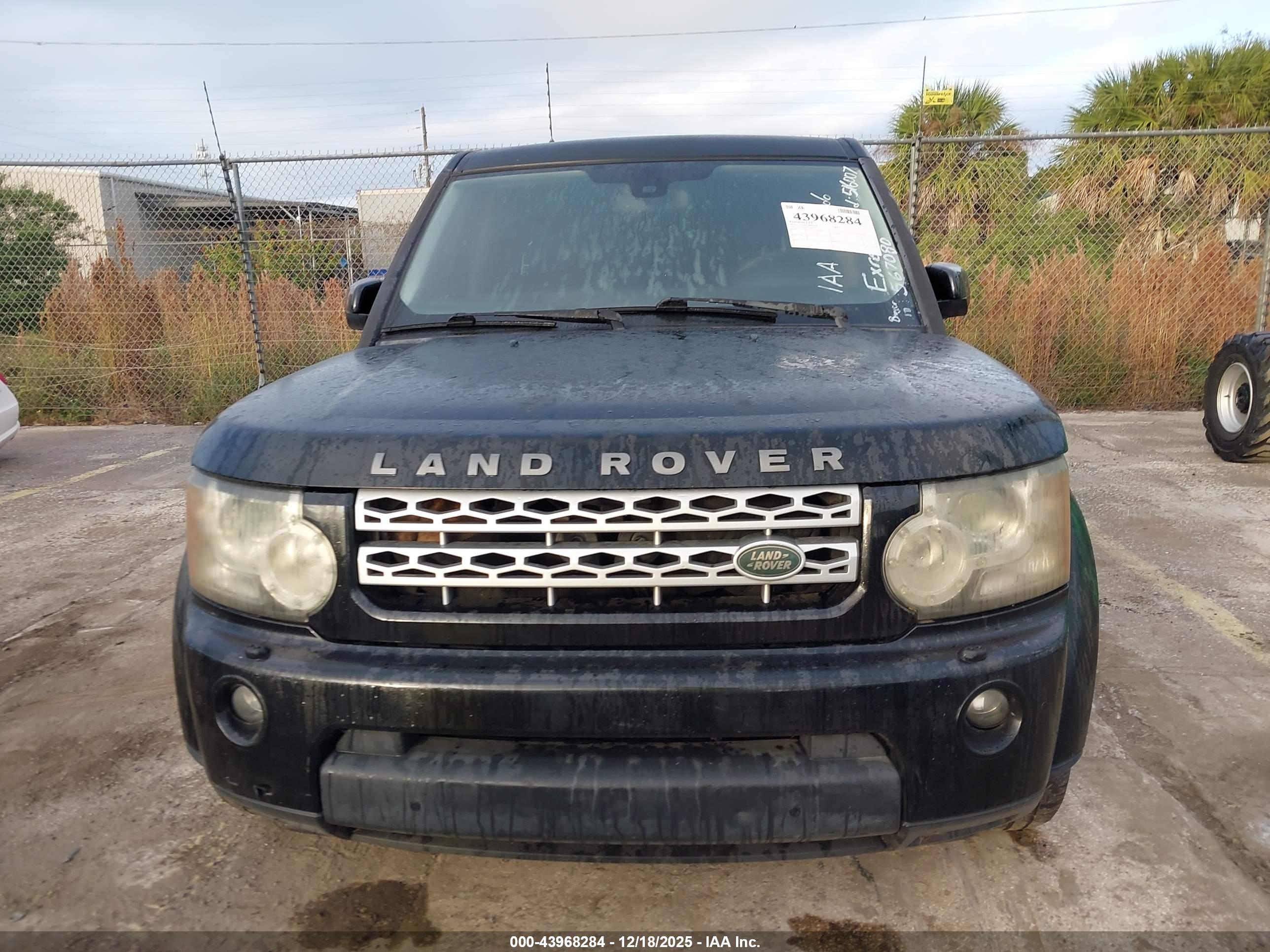 LAND ROVER image 6