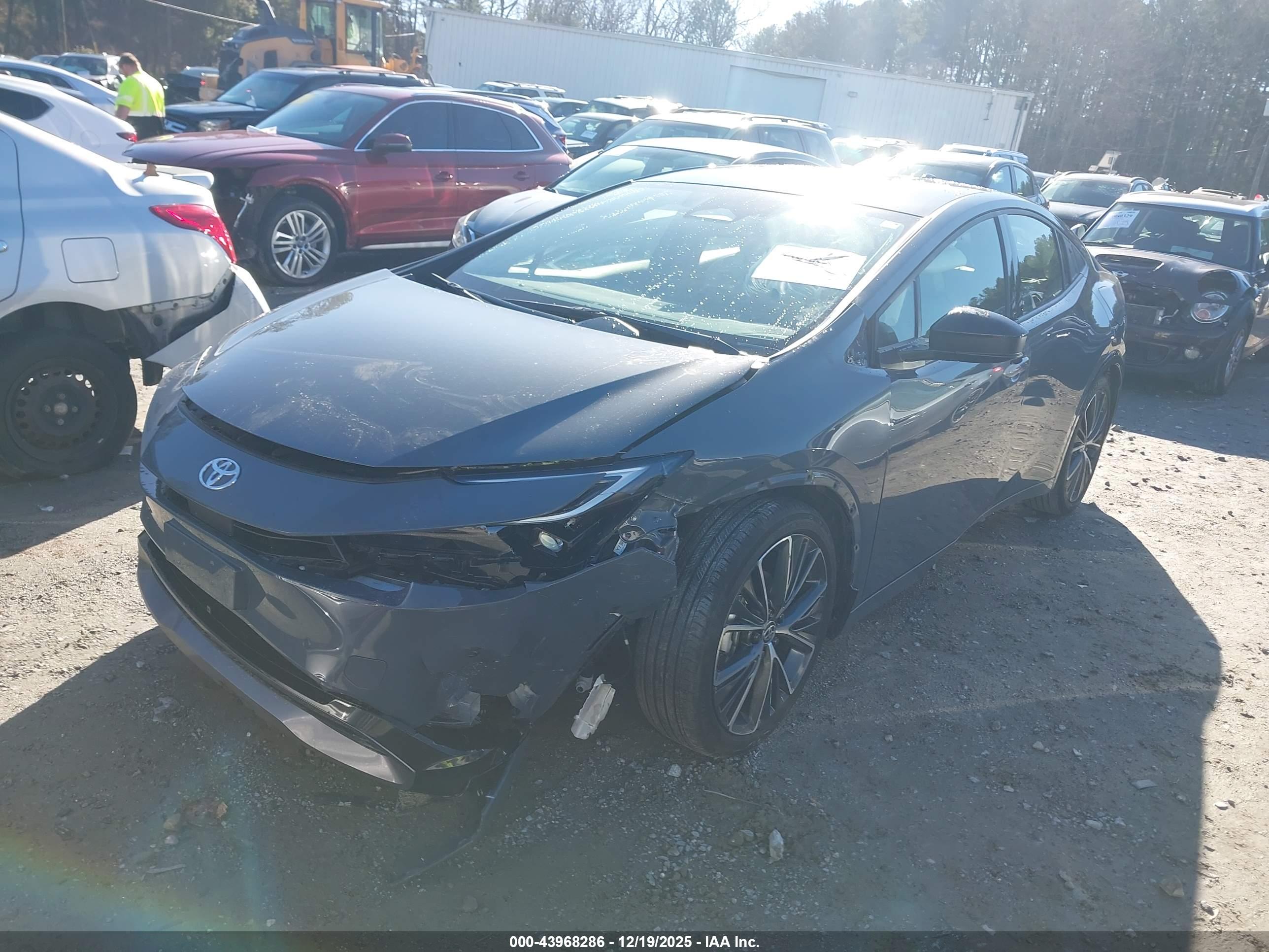 TOYOTA PRIUS image 2