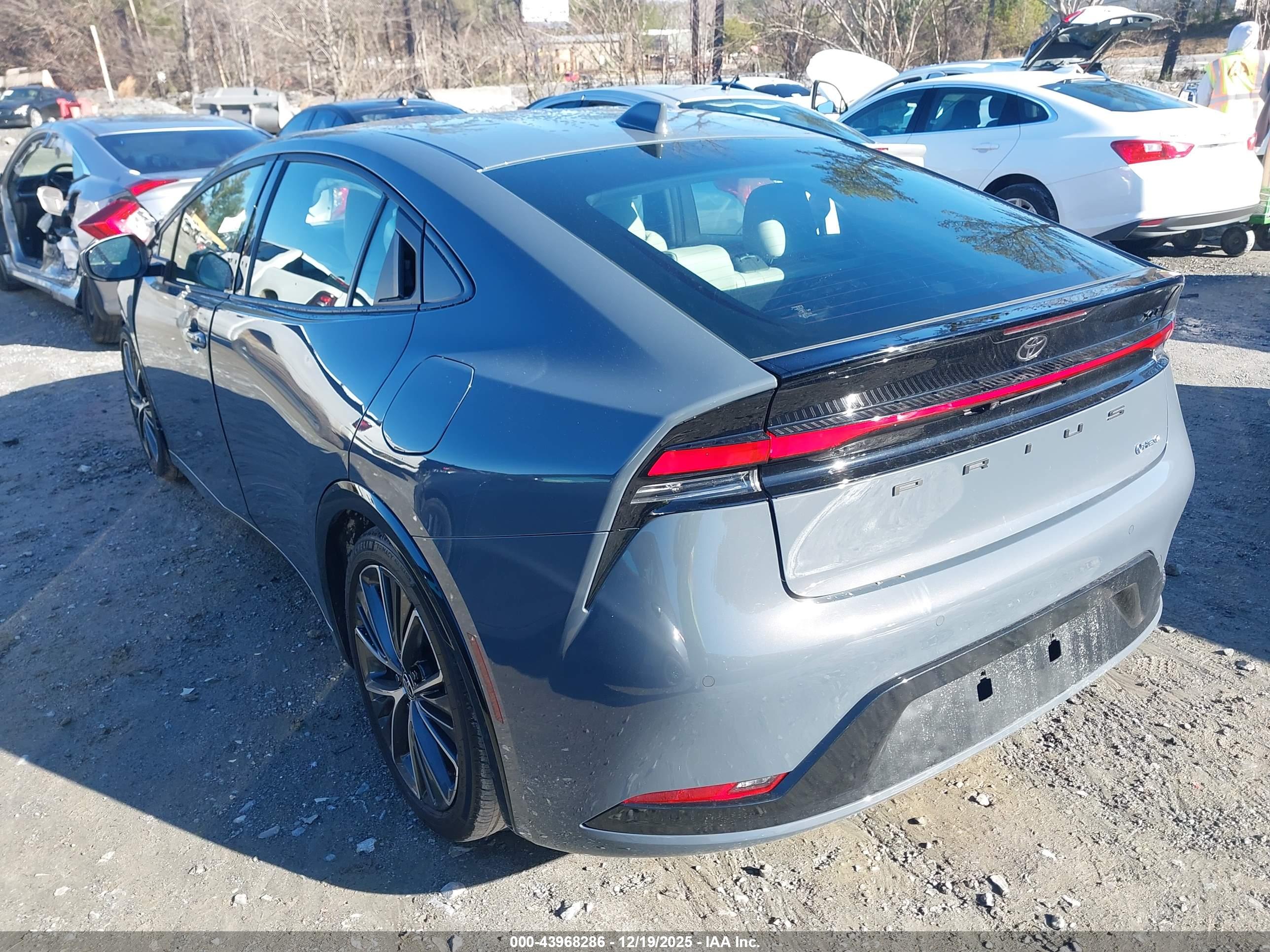 TOYOTA PRIUS image 3
