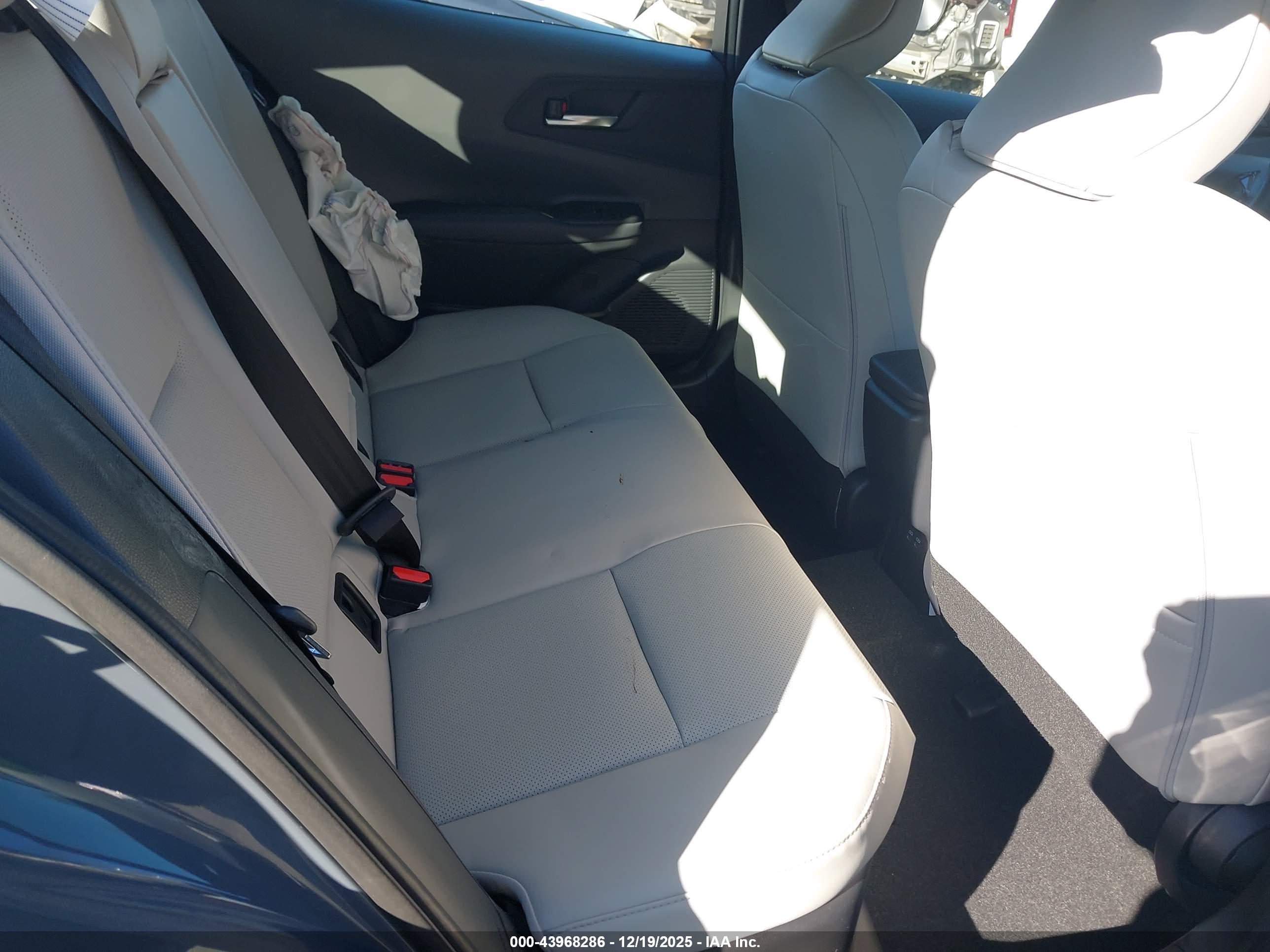 TOYOTA PRIUS image 8