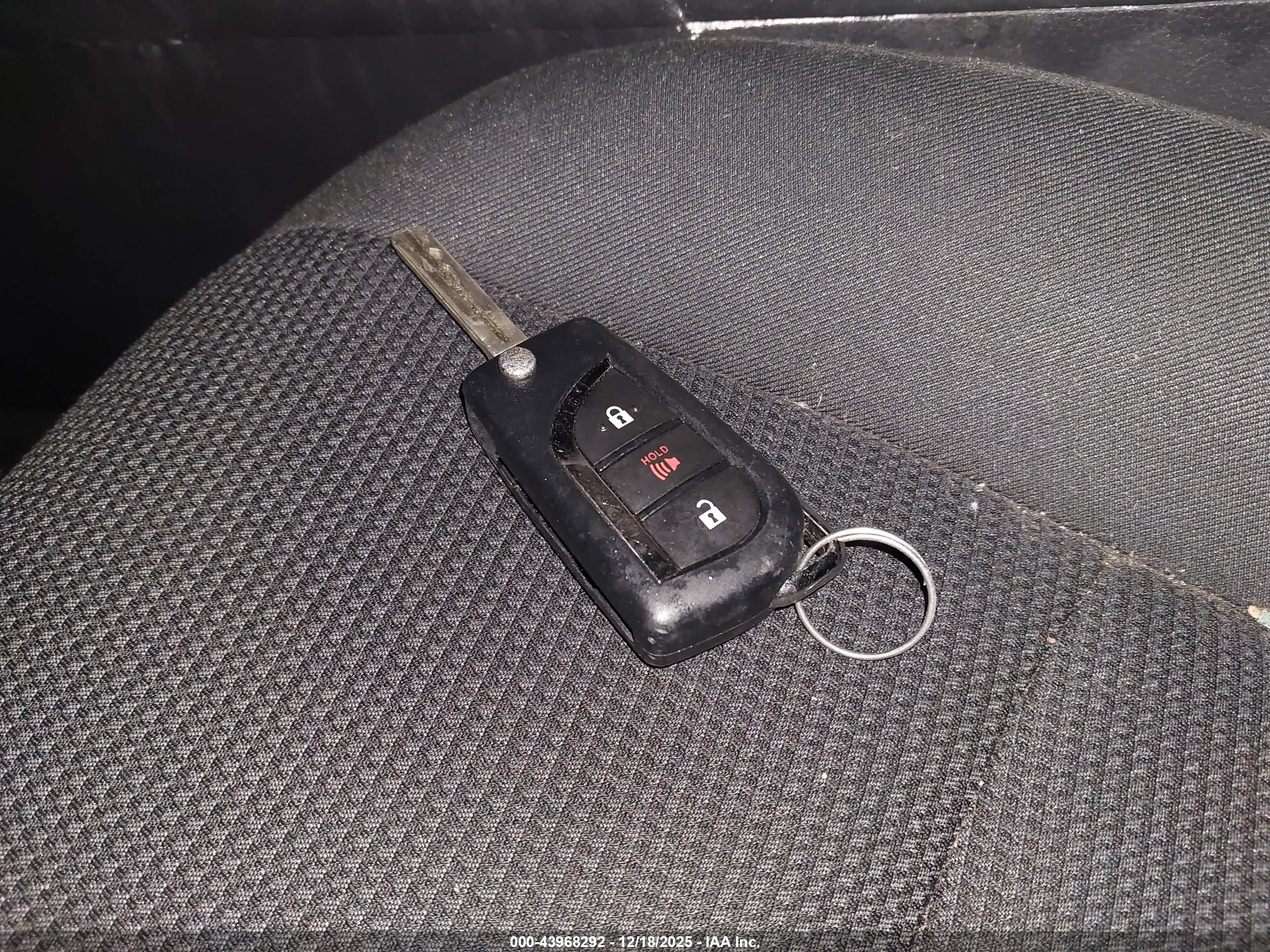 TOYOTA RAV4 image 11