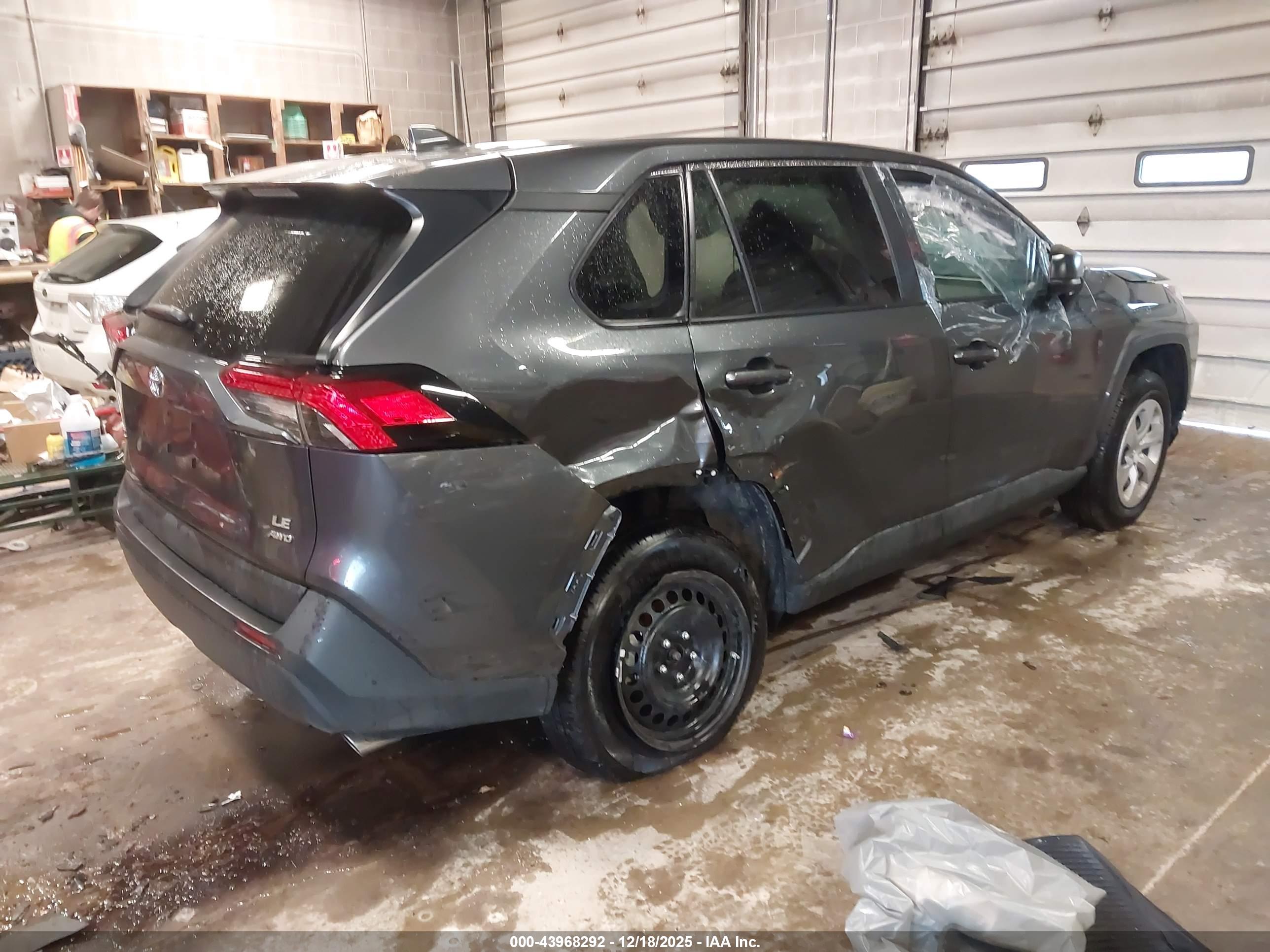 TOYOTA RAV4 image 4