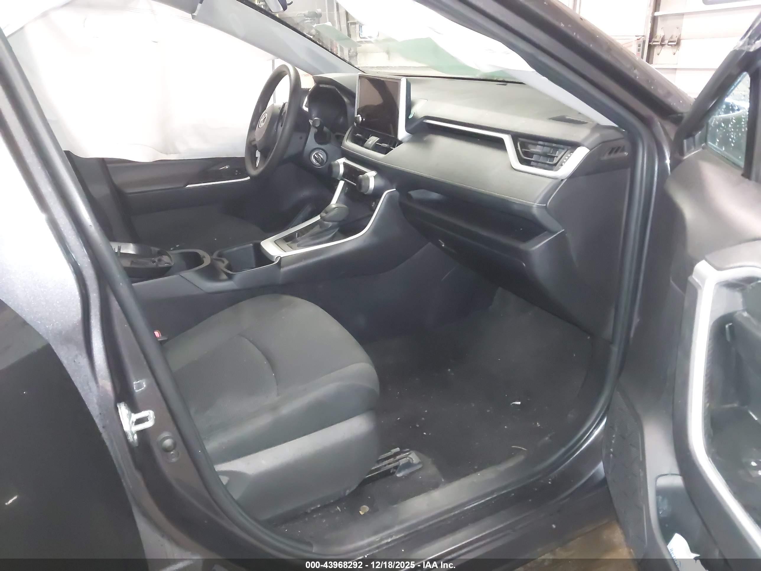 TOYOTA RAV4 image 5