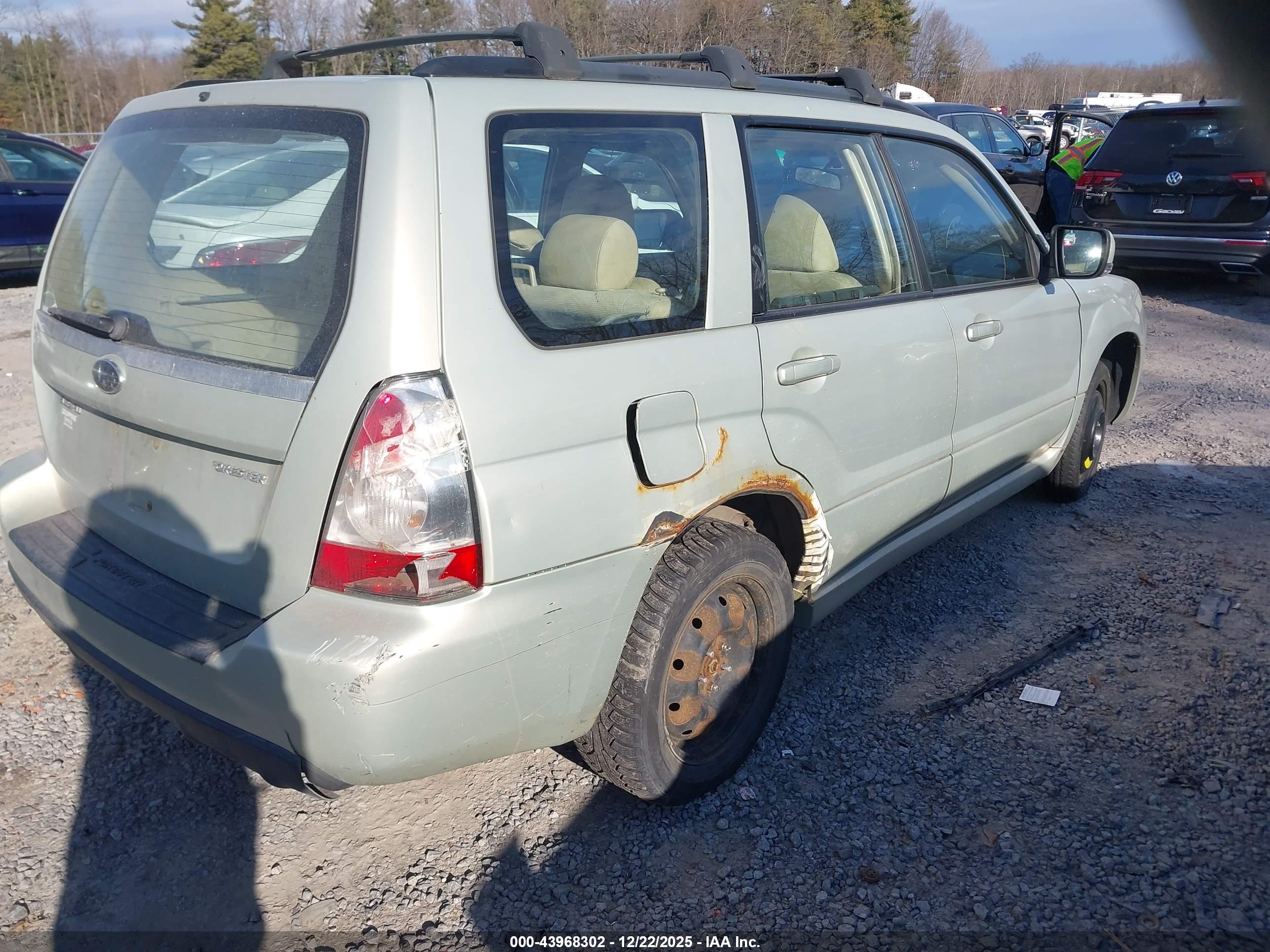 SUBARU FORESTER image 4