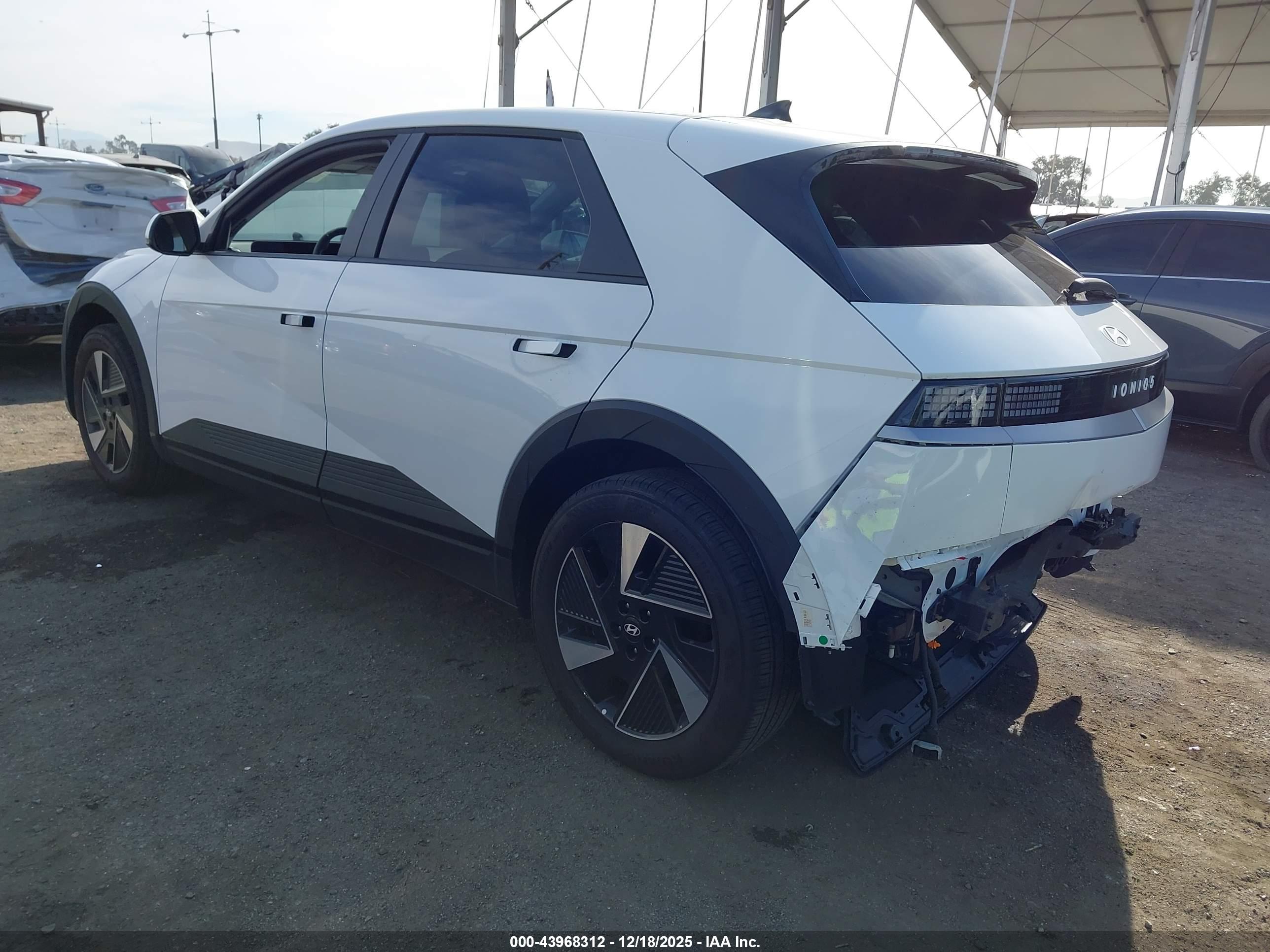 HYUNDAI IONIQ image 3