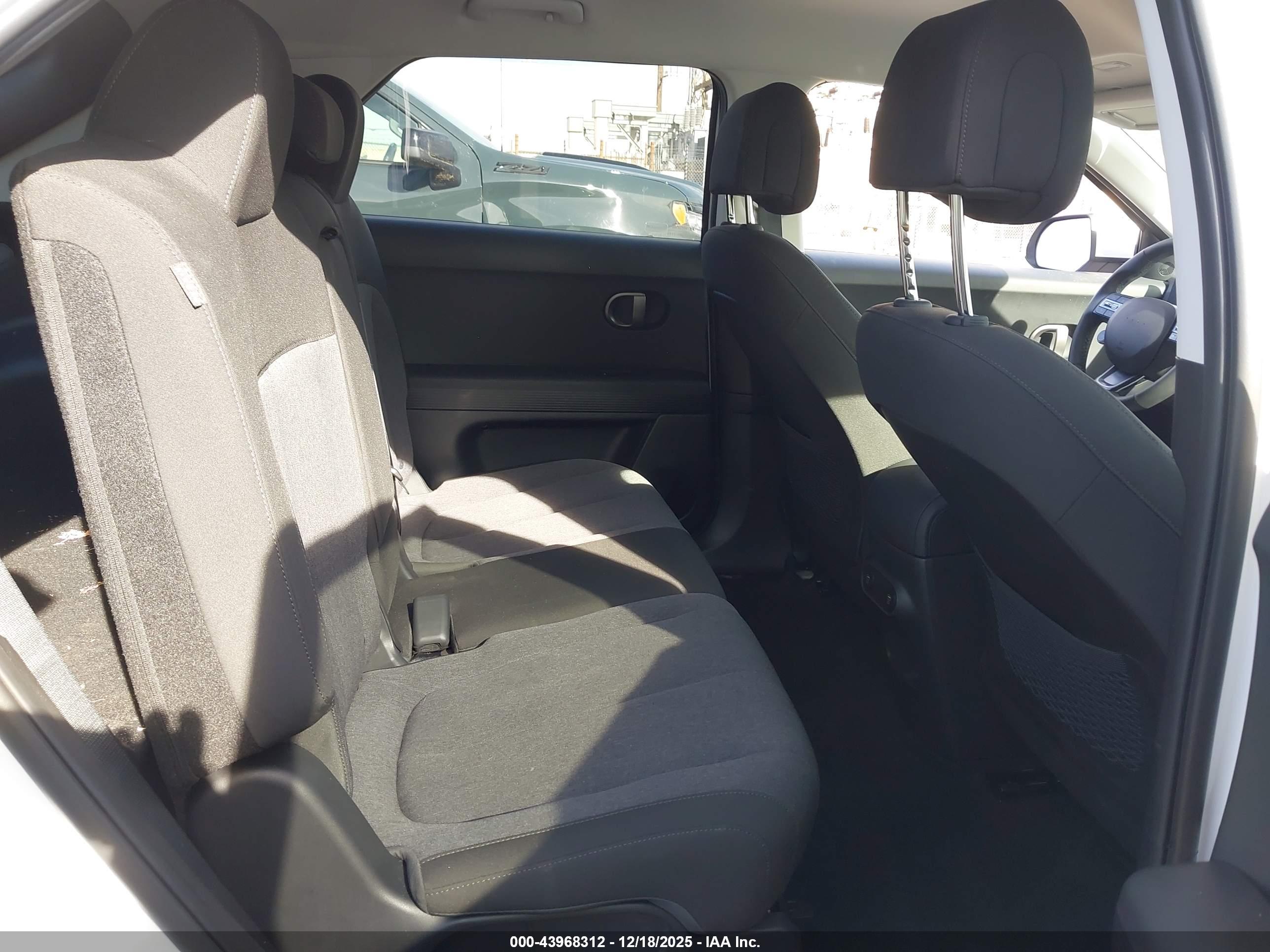 HYUNDAI IONIQ image 8