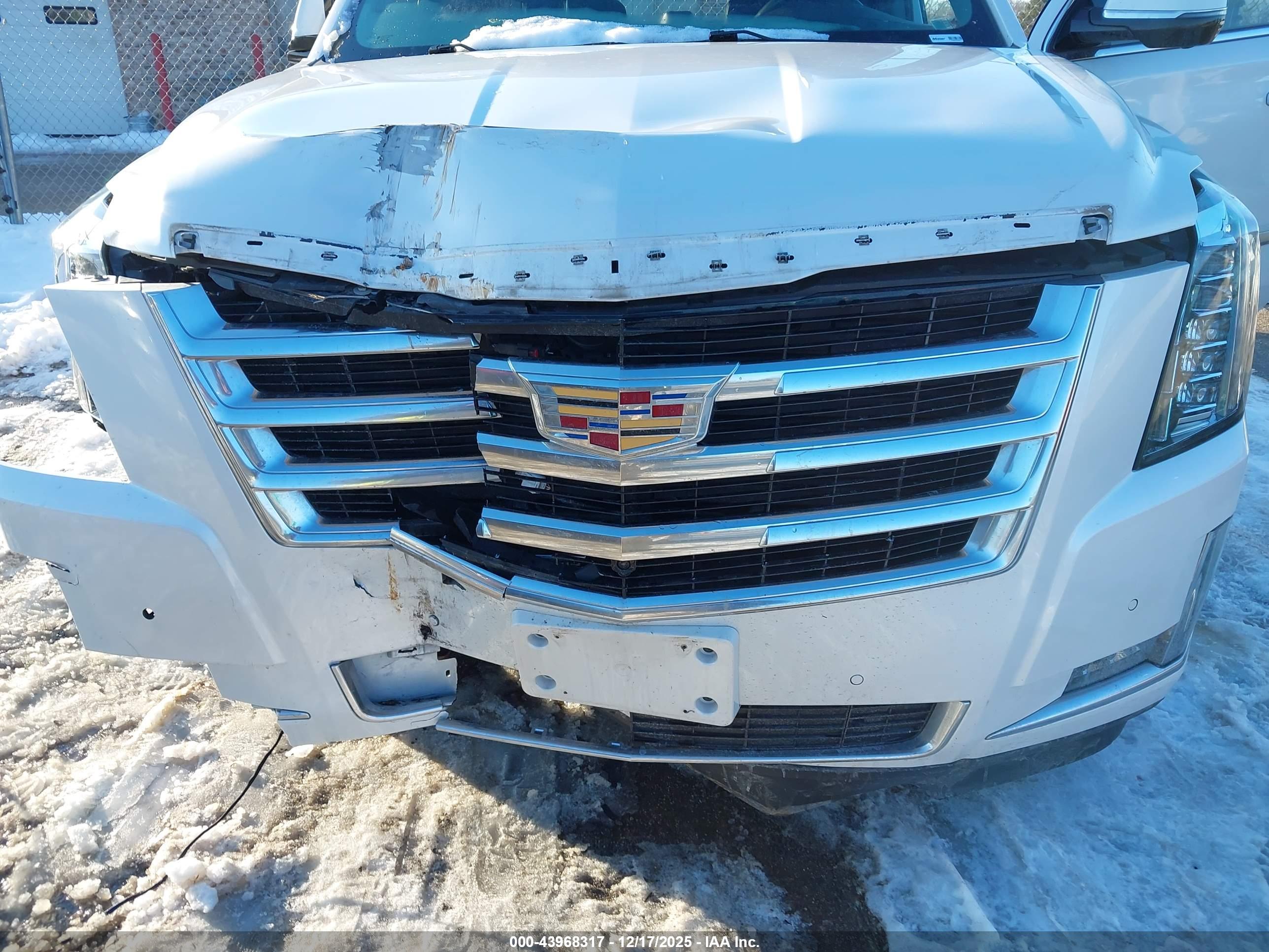 CADILLAC ESCALADE image 6