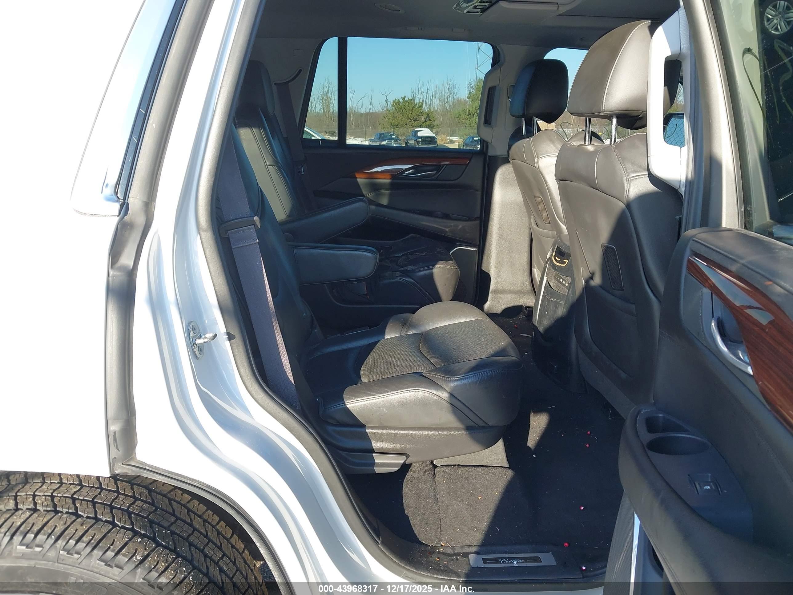 CADILLAC ESCALADE image 8
