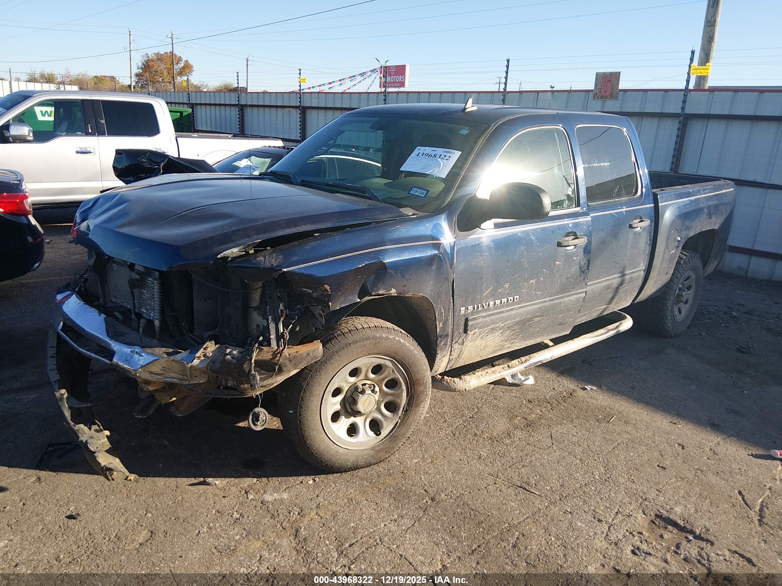 CHEVROLET SILVERADO image 2