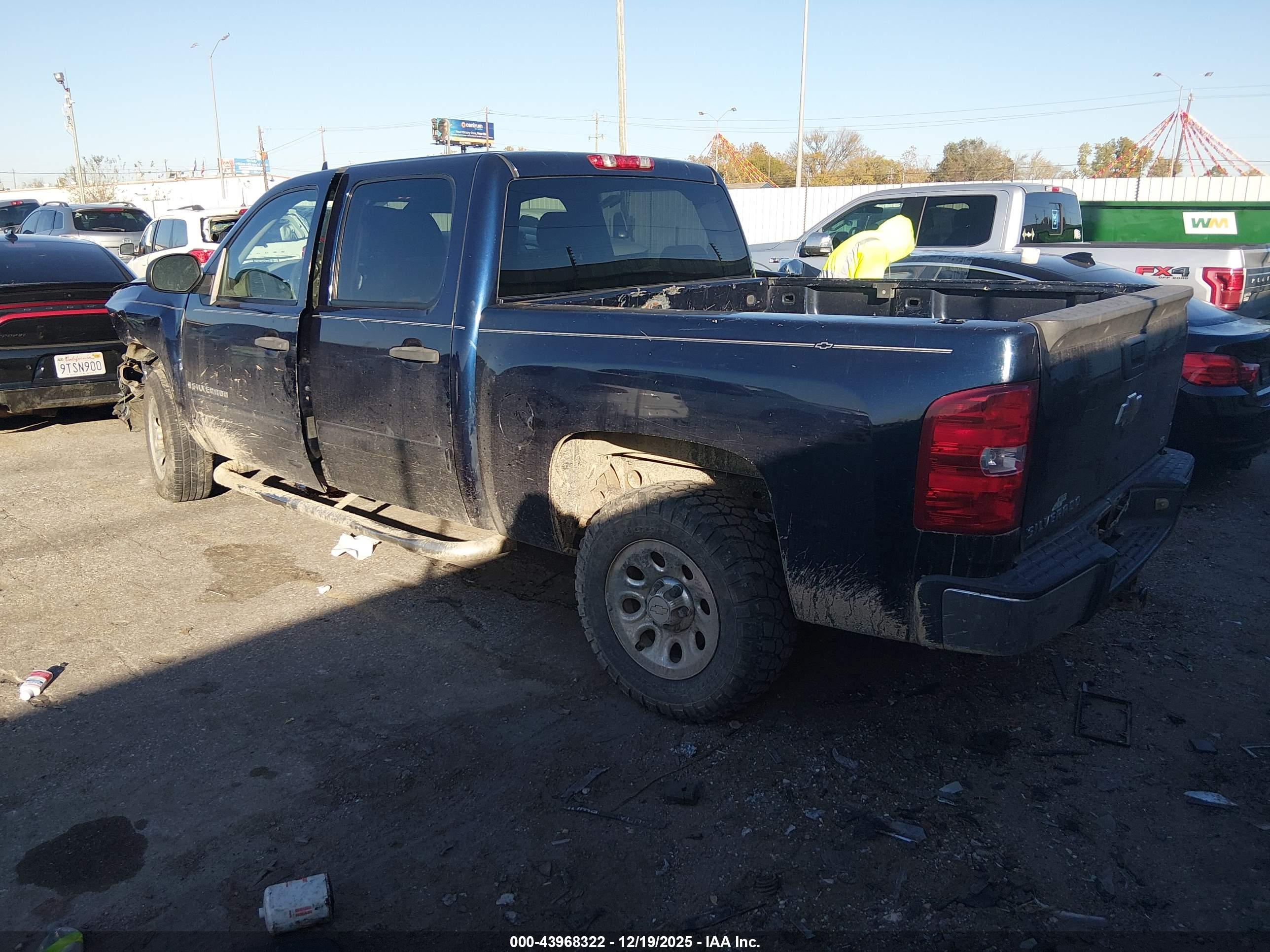 CHEVROLET SILVERADO image 3