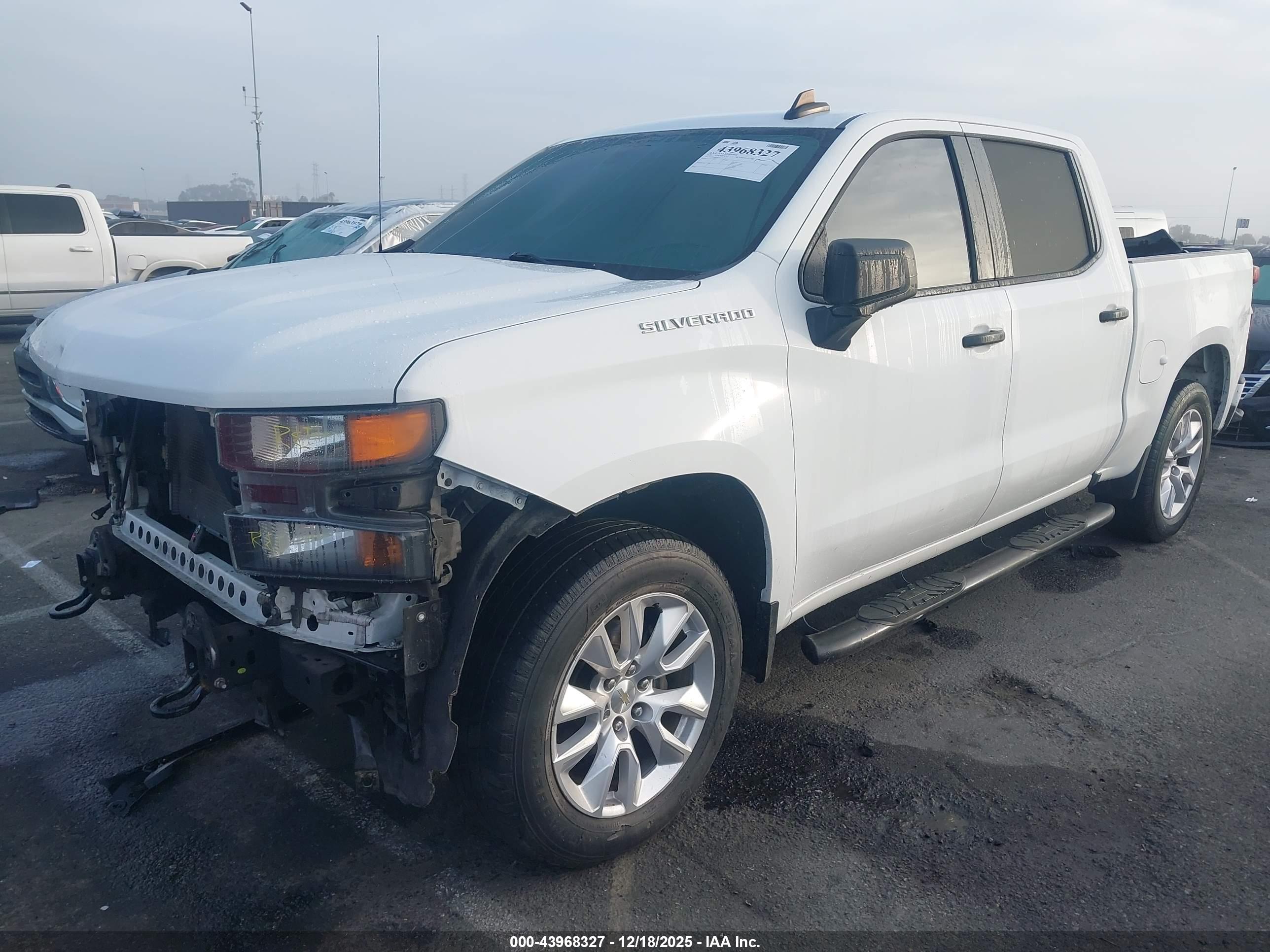 CHEVROLET SILVERADO image 2