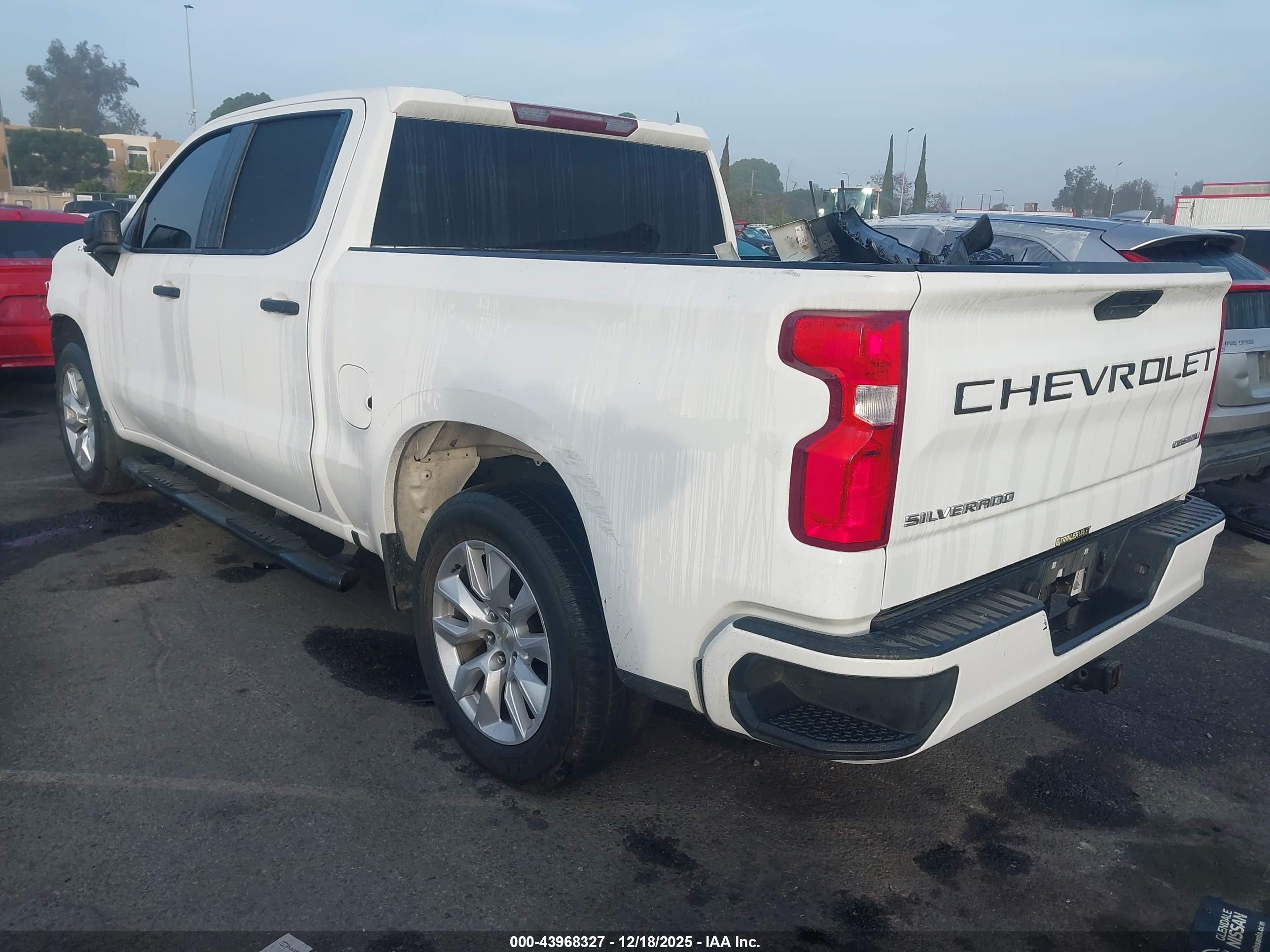 CHEVROLET SILVERADO image 3