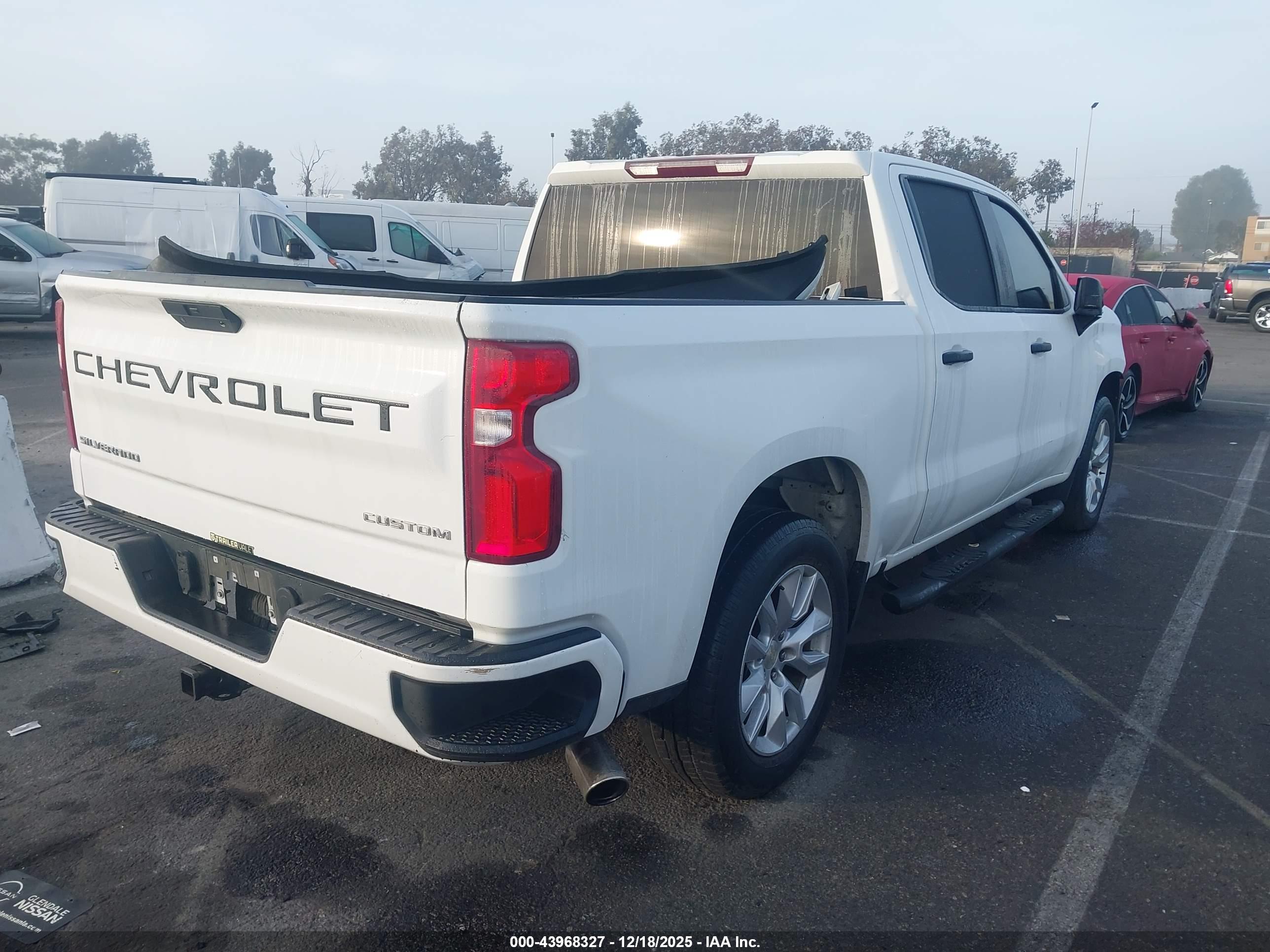 CHEVROLET SILVERADO image 4
